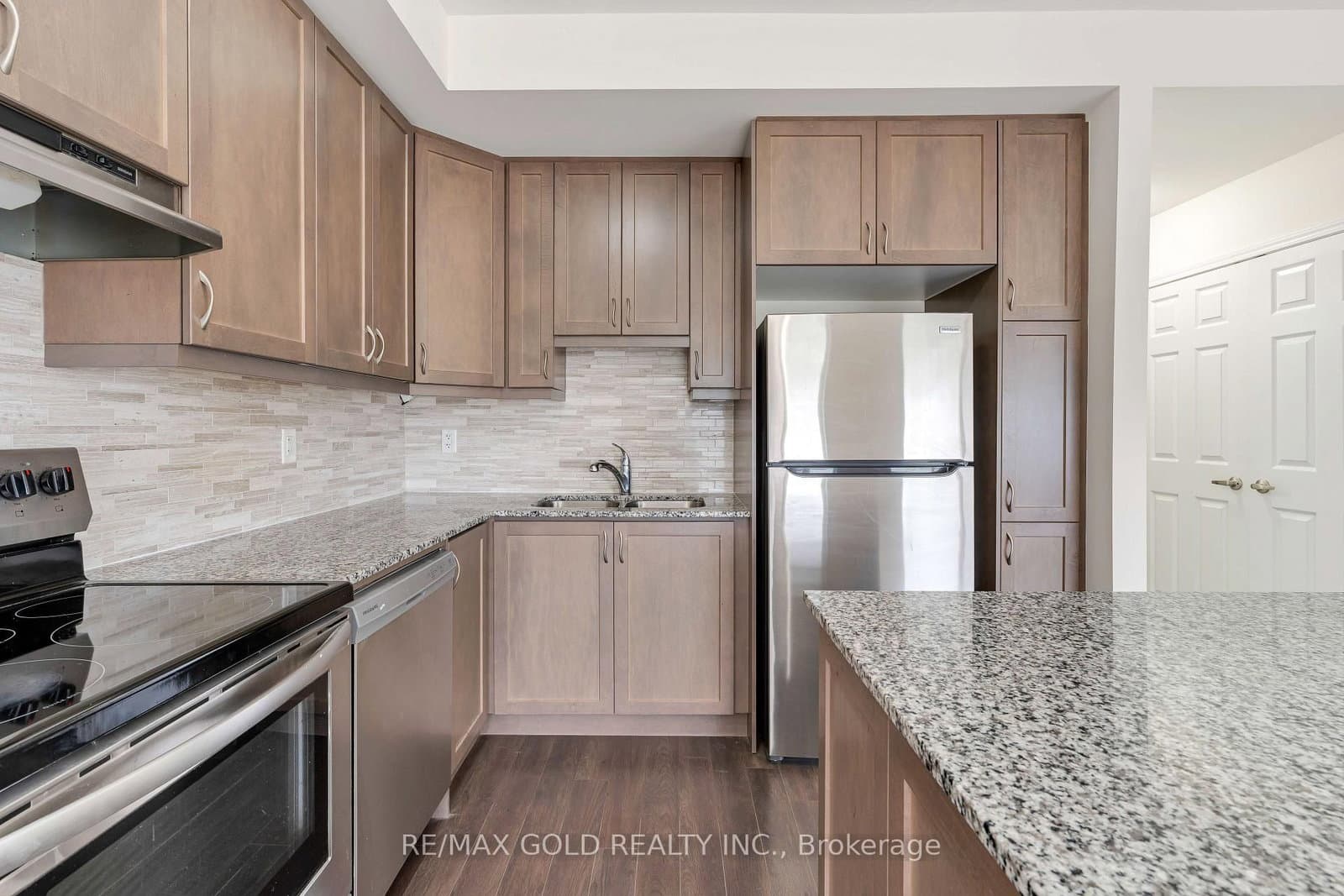 240 Lagerfeld Drive, Unit 16 thumbnail 15