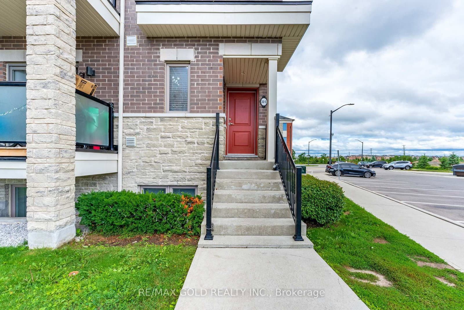 240 Lagerfeld Drive, Unit 16 thumbnail 3