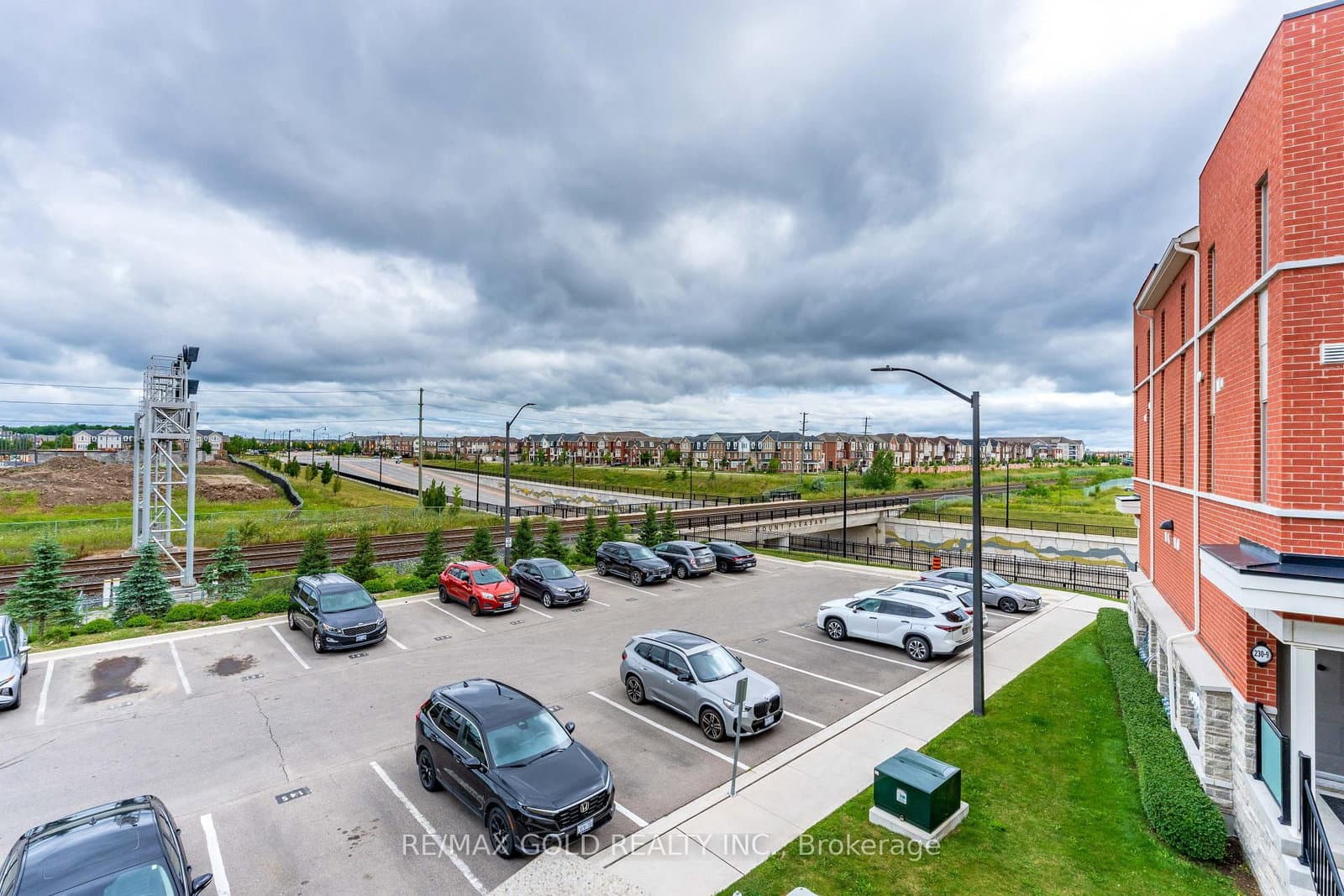 240 Lagerfeld Drive, Unit 16 thumbnail 37