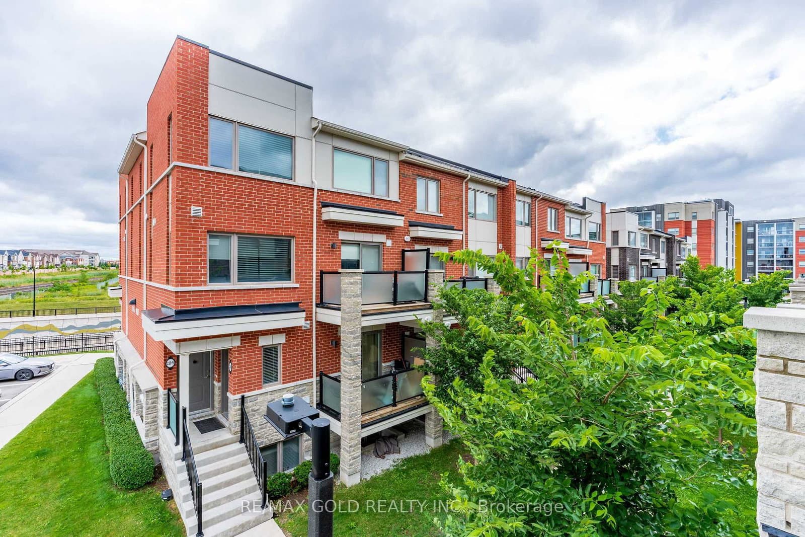 240 Lagerfeld Drive, Unit 16 thumbnail 38