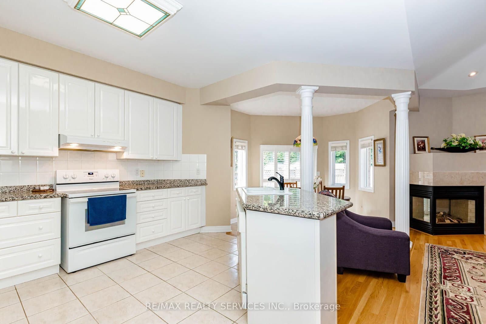 128 Valleywood Boulevard thumbnail 11