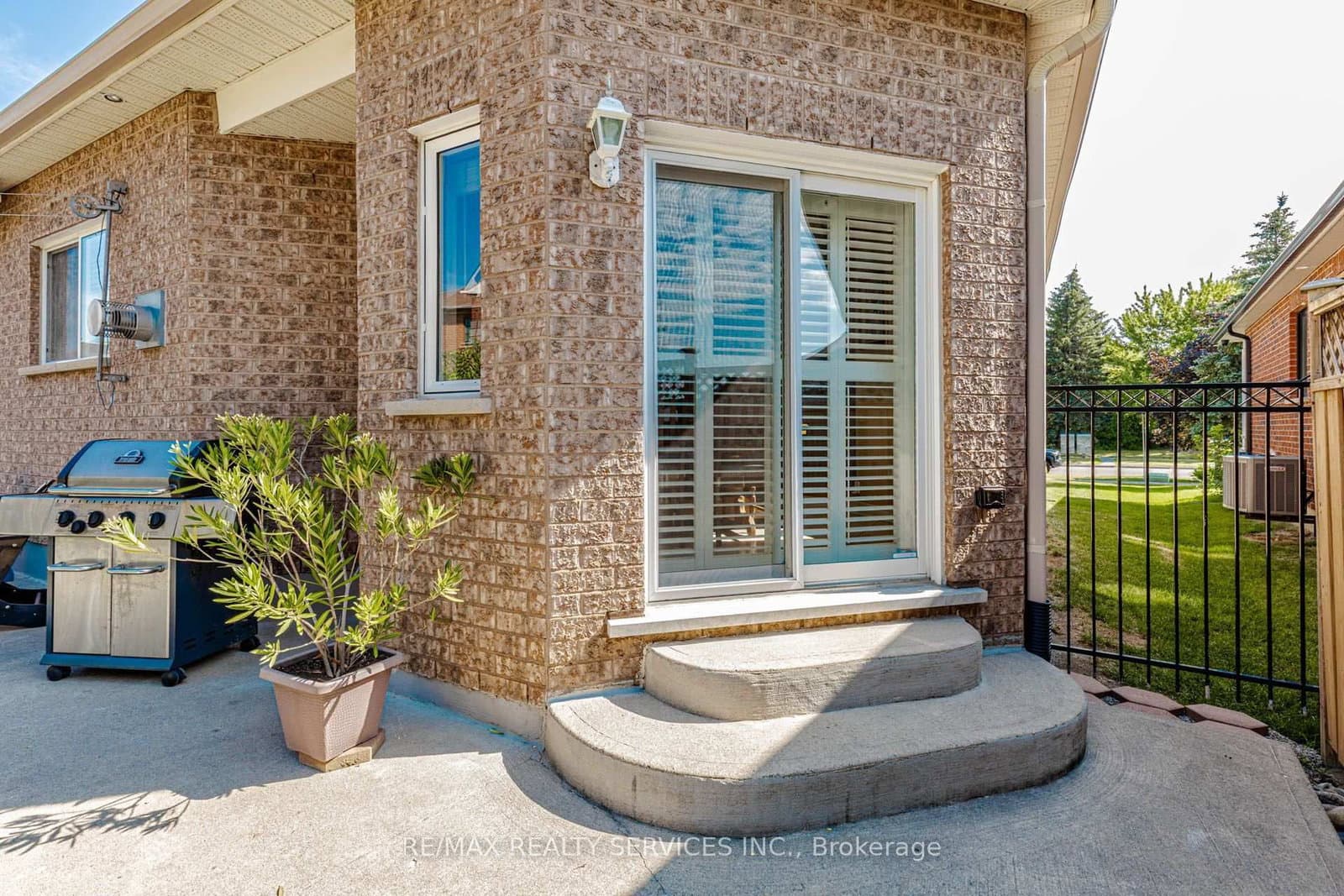 128 Valleywood Boulevard thumbnail 46