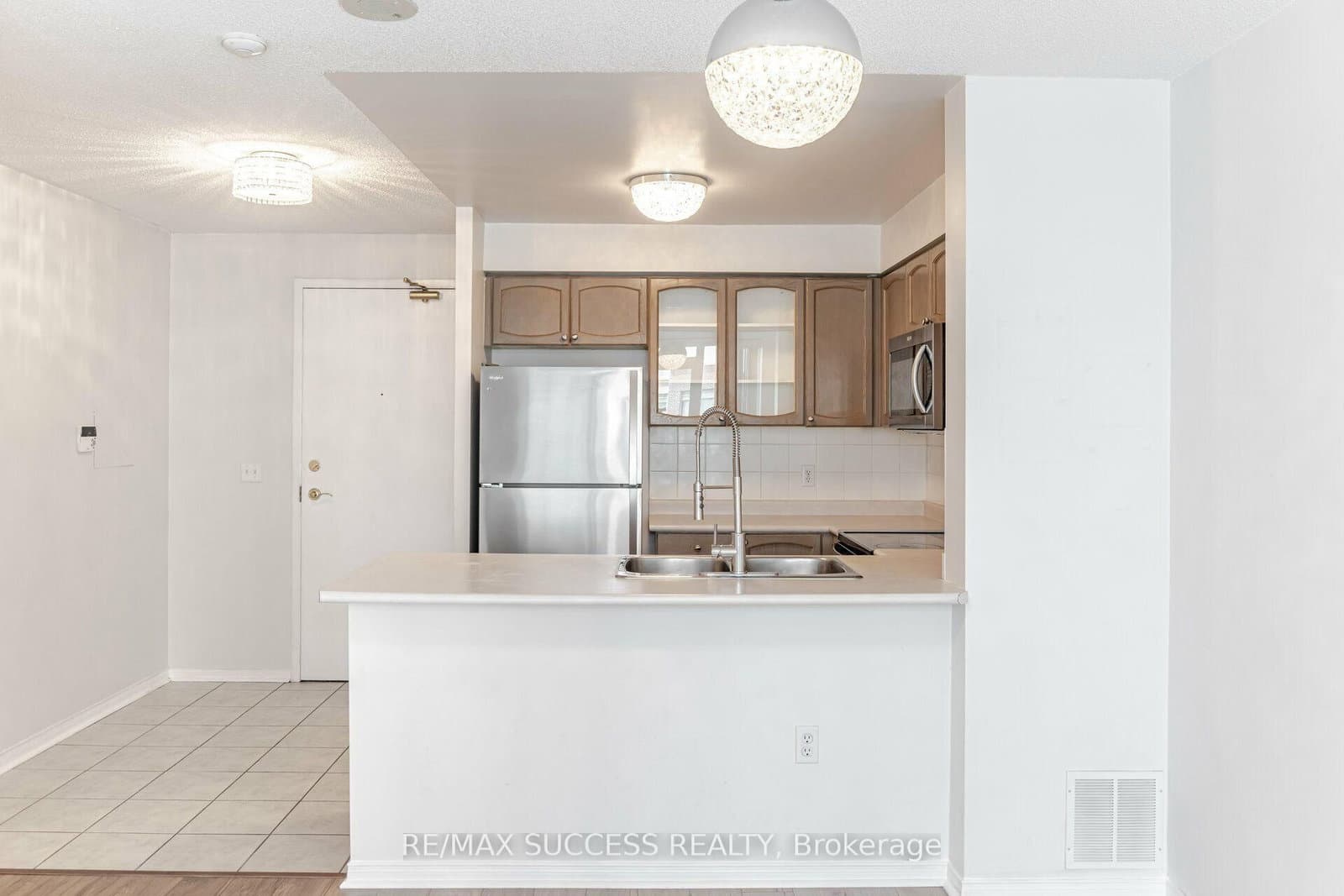 11 Michael Power Place, Unit PH14 thumbnail 7