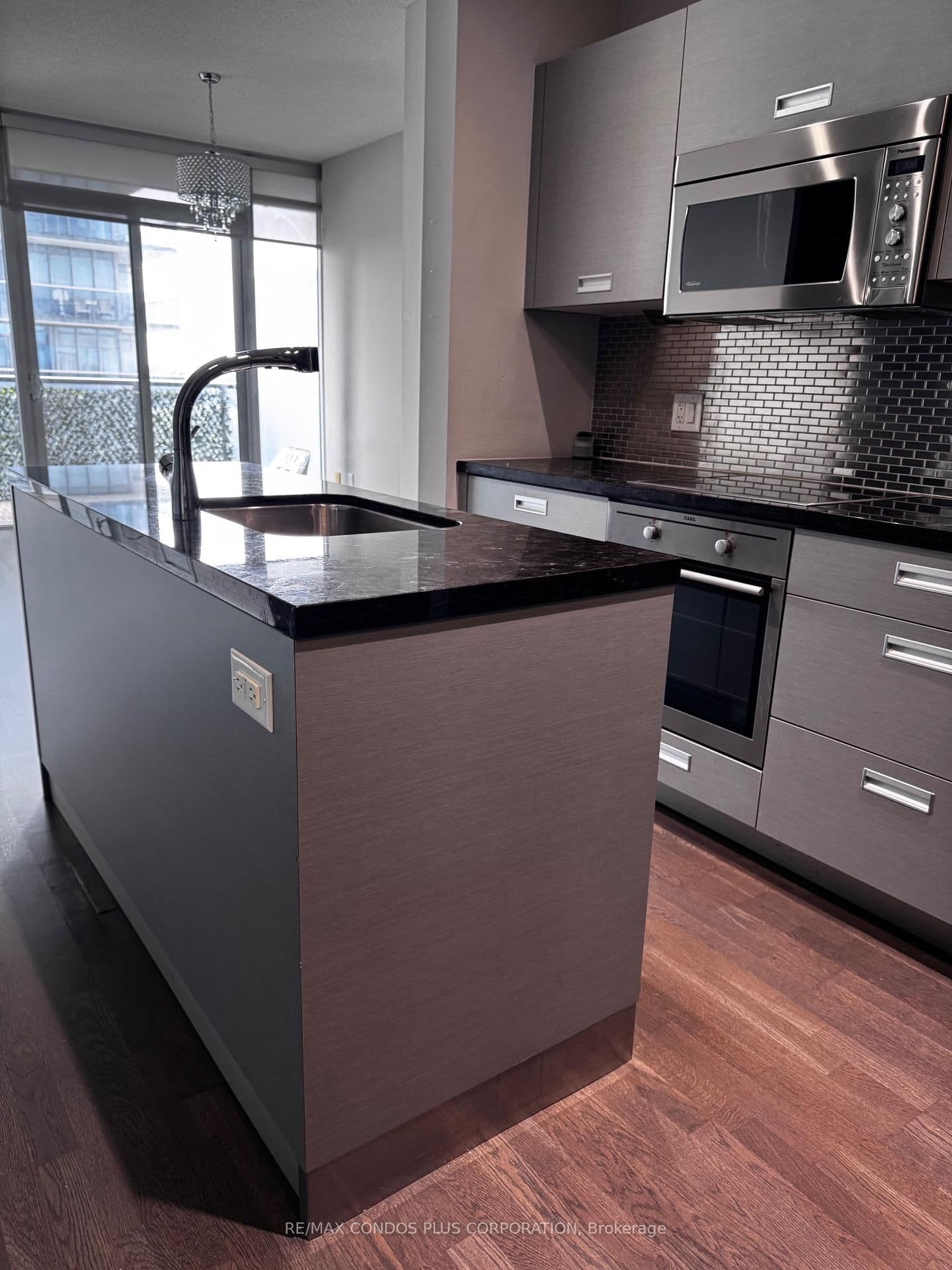 90 Park Lawn Road, Unit 903 thumbnail 2