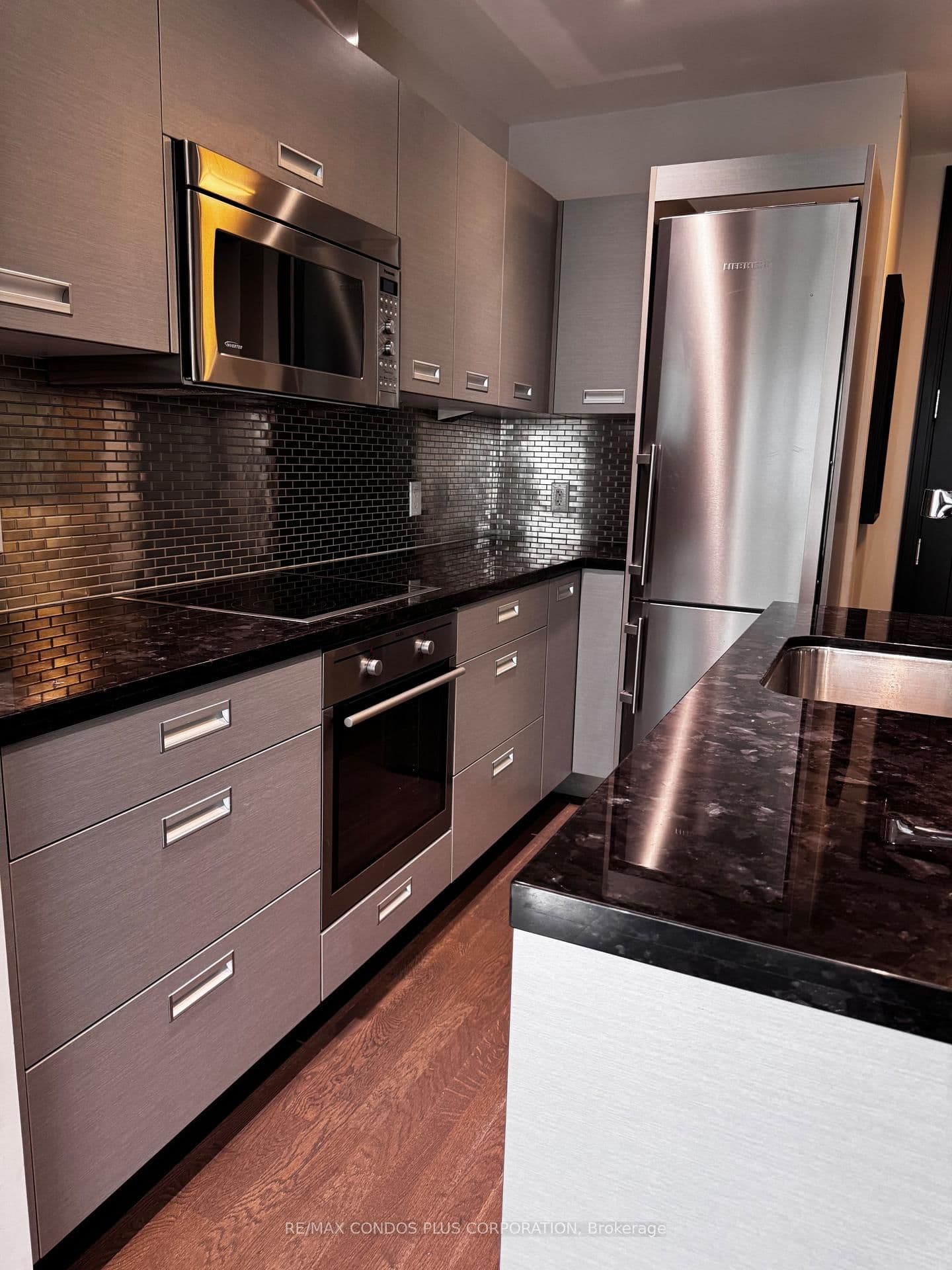 90 Park Lawn Road, Unit 903 thumbnail 3