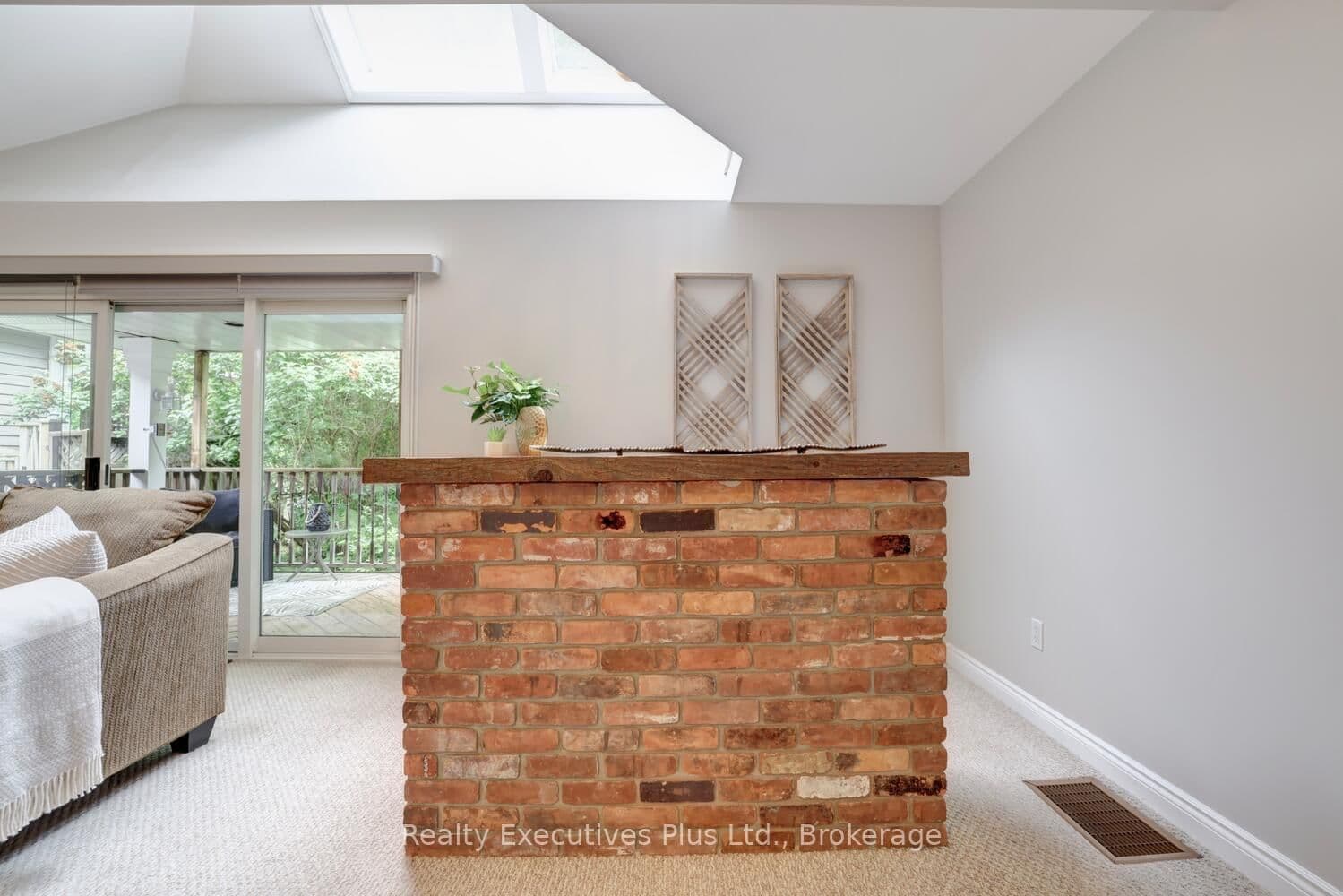 322 Pine Avenue thumbnail 16