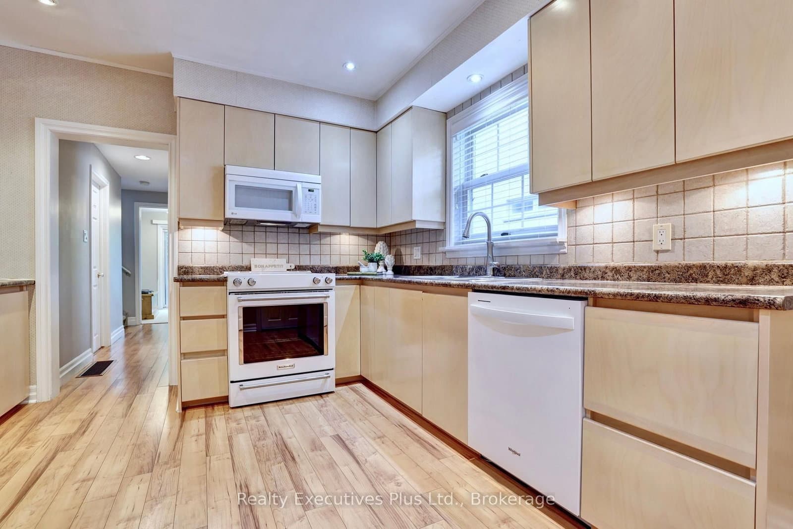 322 Pine Avenue thumbnail 9