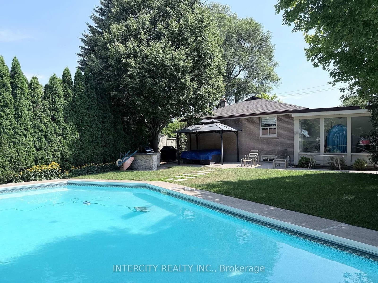 36 Strathburn Boulevard thumbnail 20