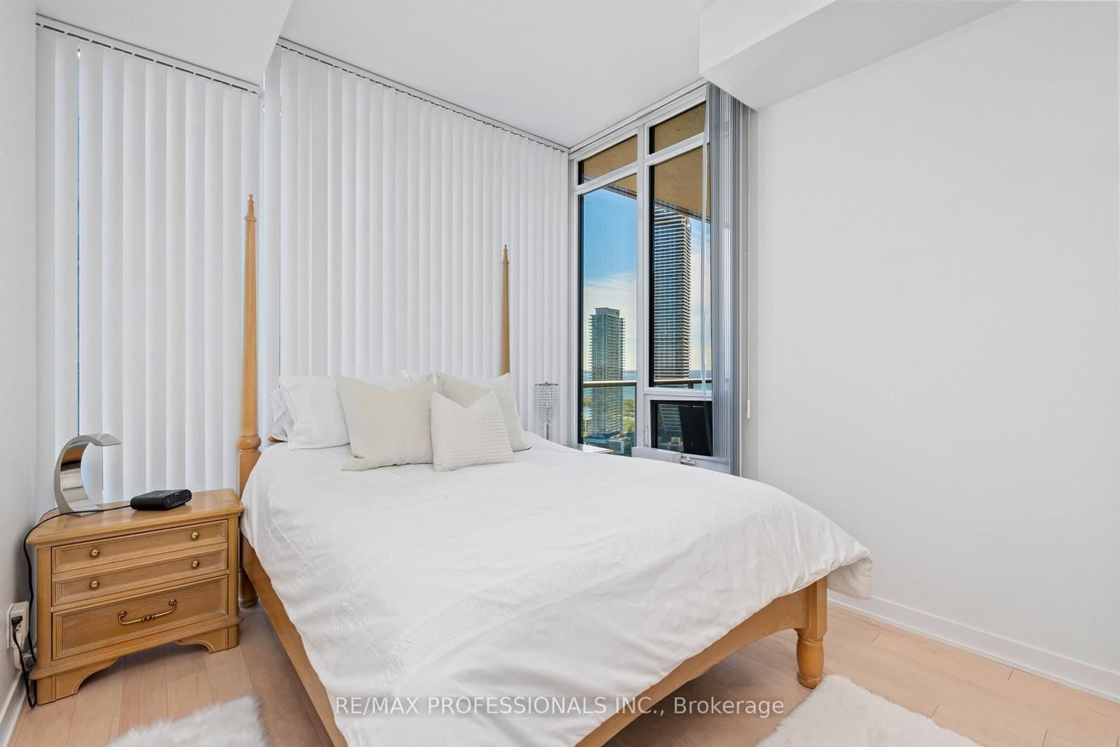 88 Park Lawn Road, Unit LPH2906 thumbnail 12