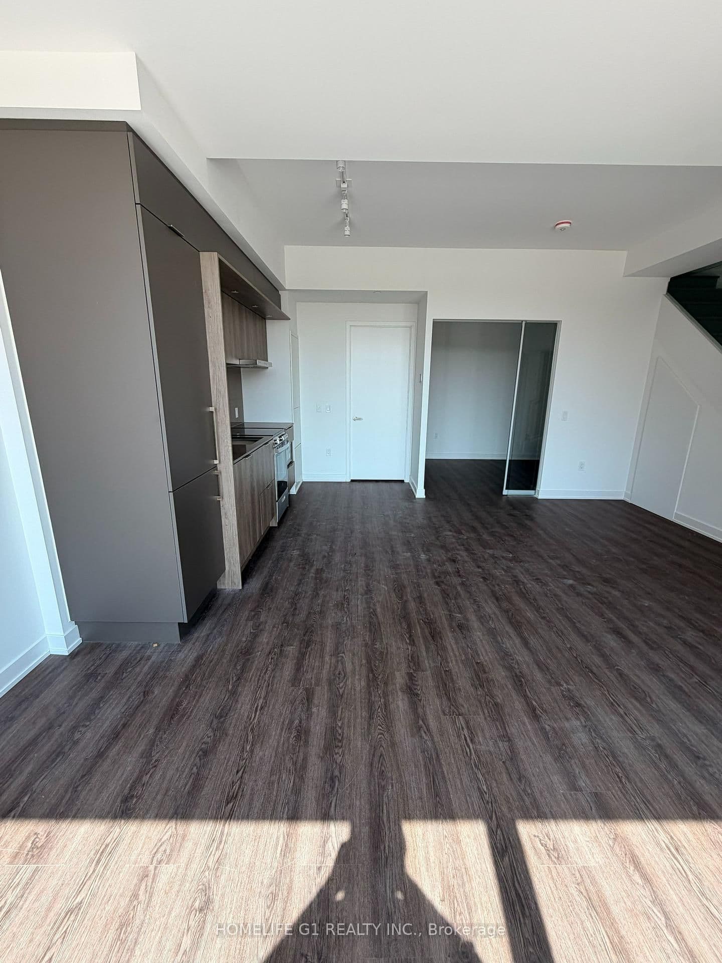 448 Burnhamthorpe Road W, Unit TH2 thumbnail 2