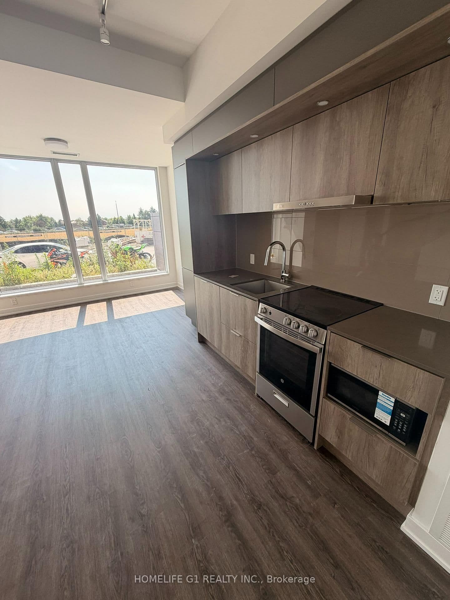 448 Burnhamthorpe Road W, Unit TH2 thumbnail 3