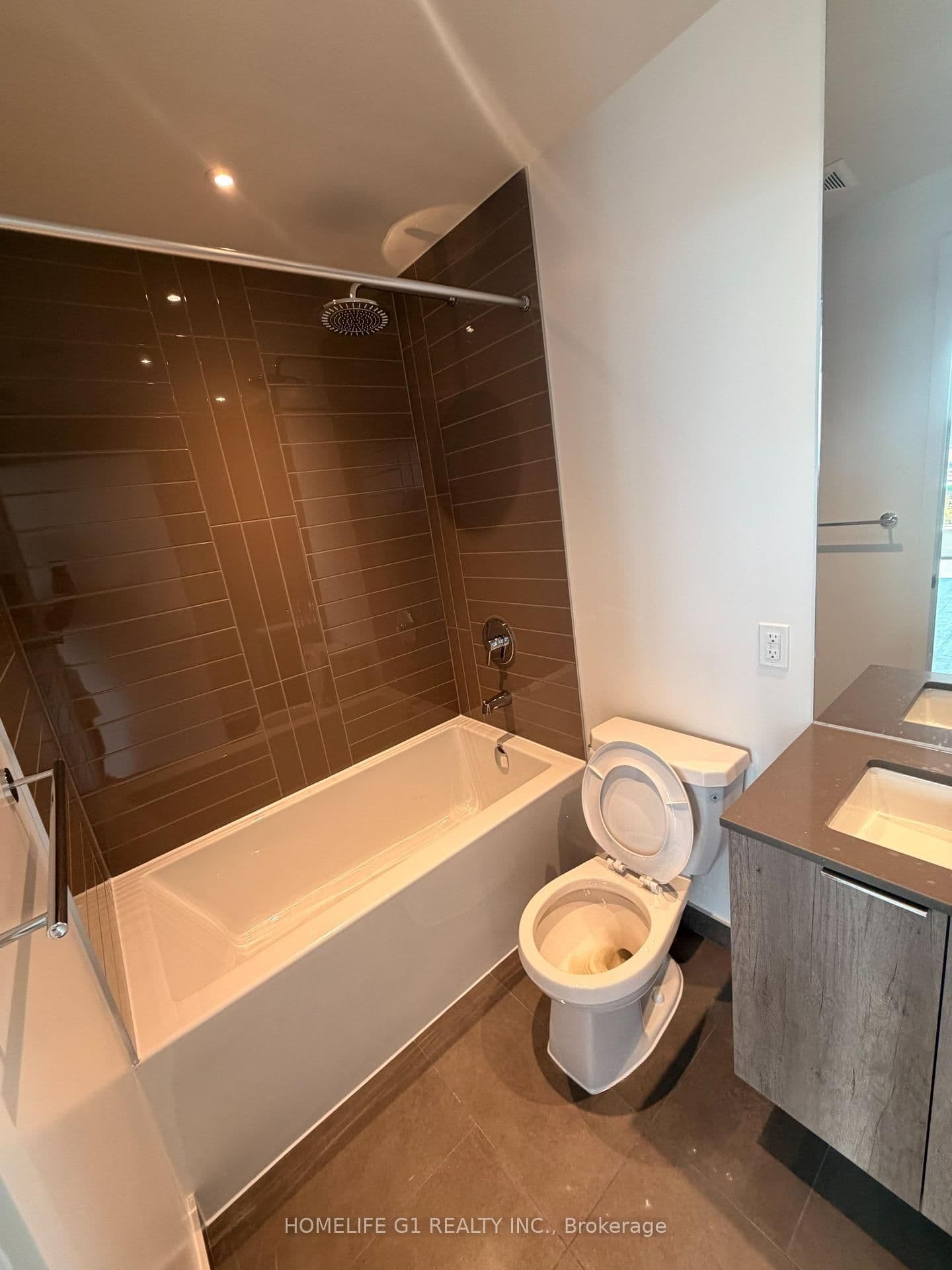 448 Burnhamthorpe Road W, Unit TH2 thumbnail 5