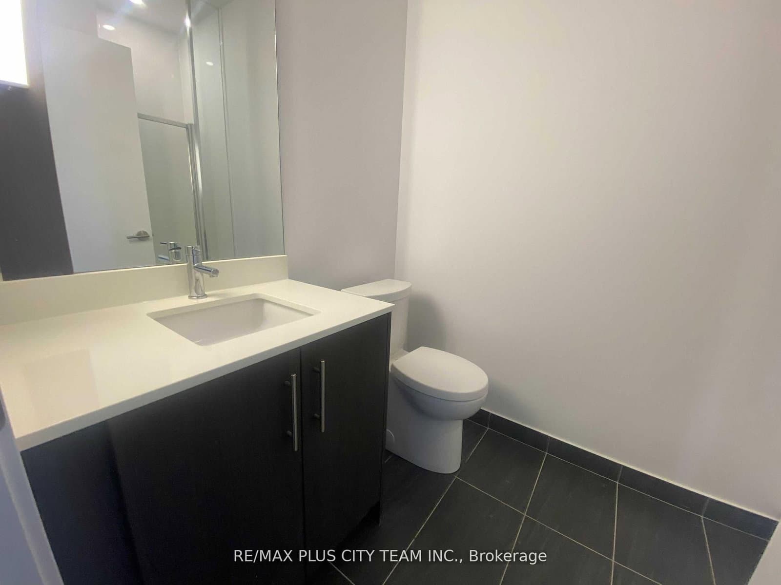 215 Veterans Drive S, Unit 103 thumbnail 6