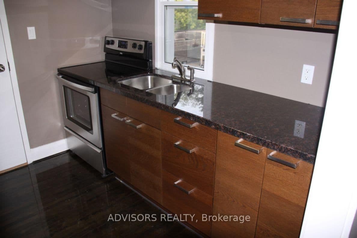 3717 Lakeshore Boulevard W, Unit 5 thumbnail 2