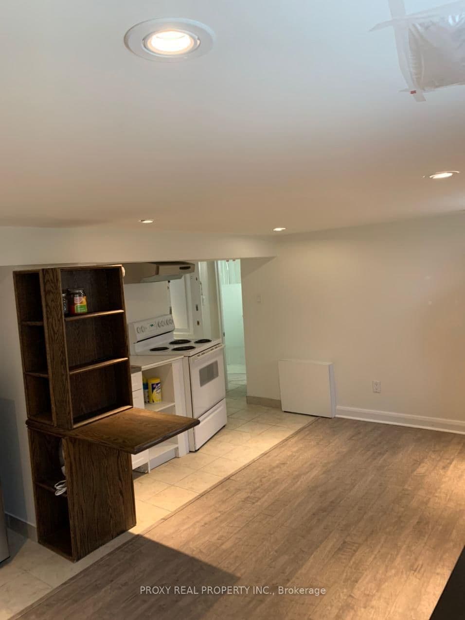 39 Winston Park Boulevard, Unit Bachelor thumbnail 2