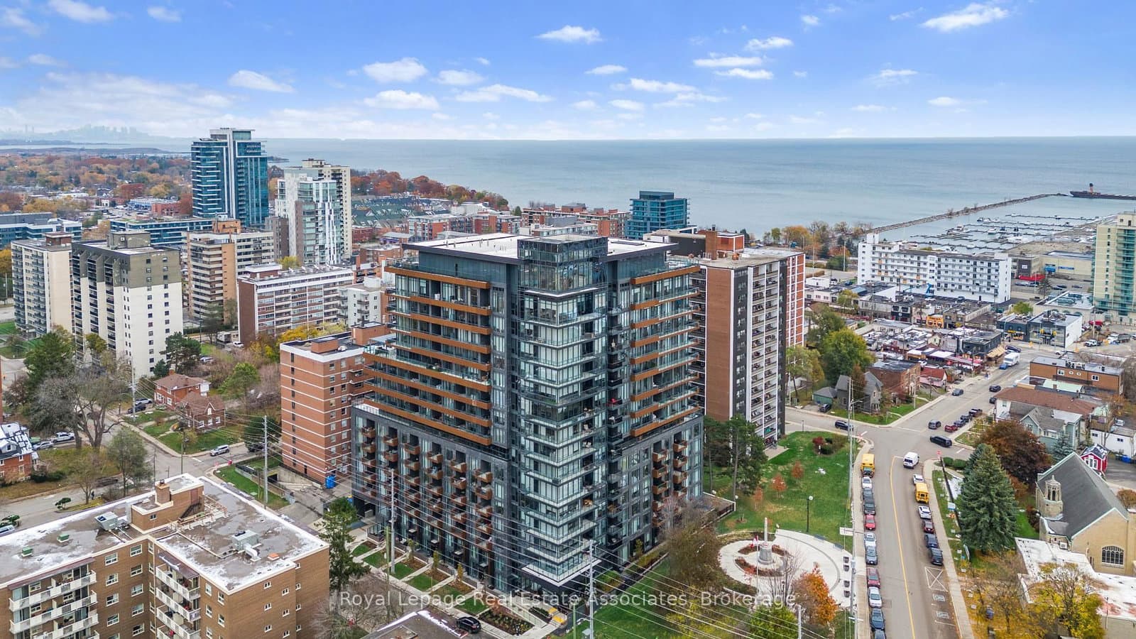 21 Park Street E, Unit 805 thumbnail 2