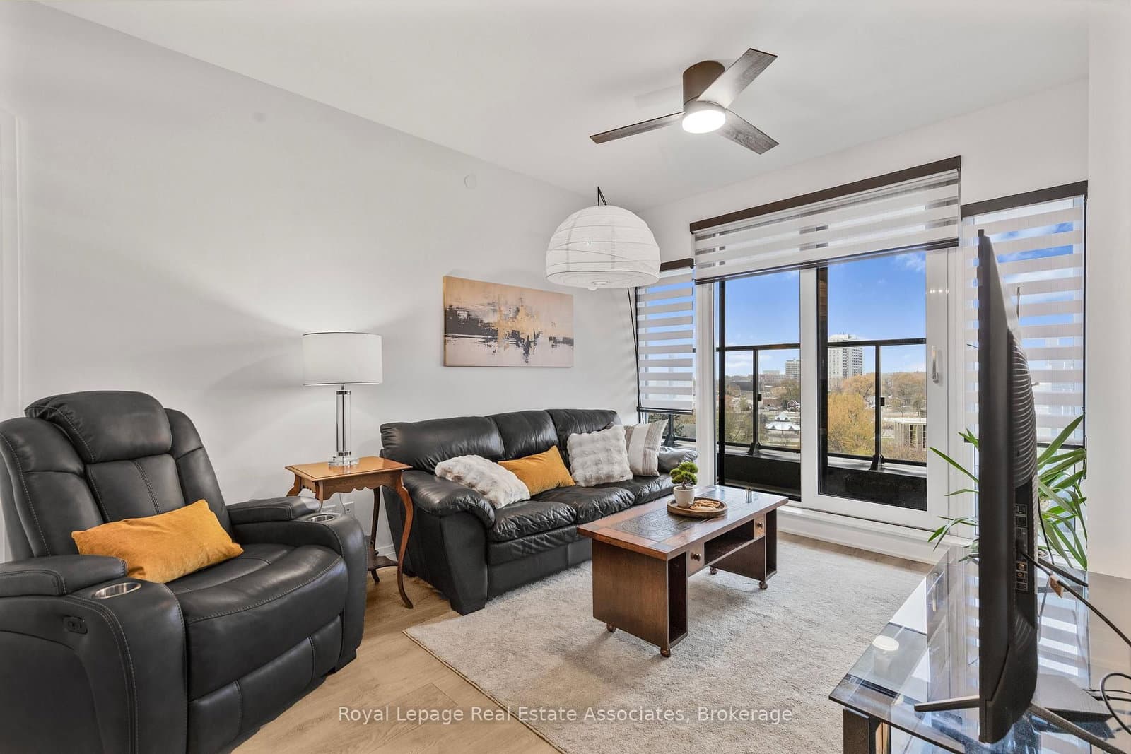 21 Park Street E, Unit 805 thumbnail 9
