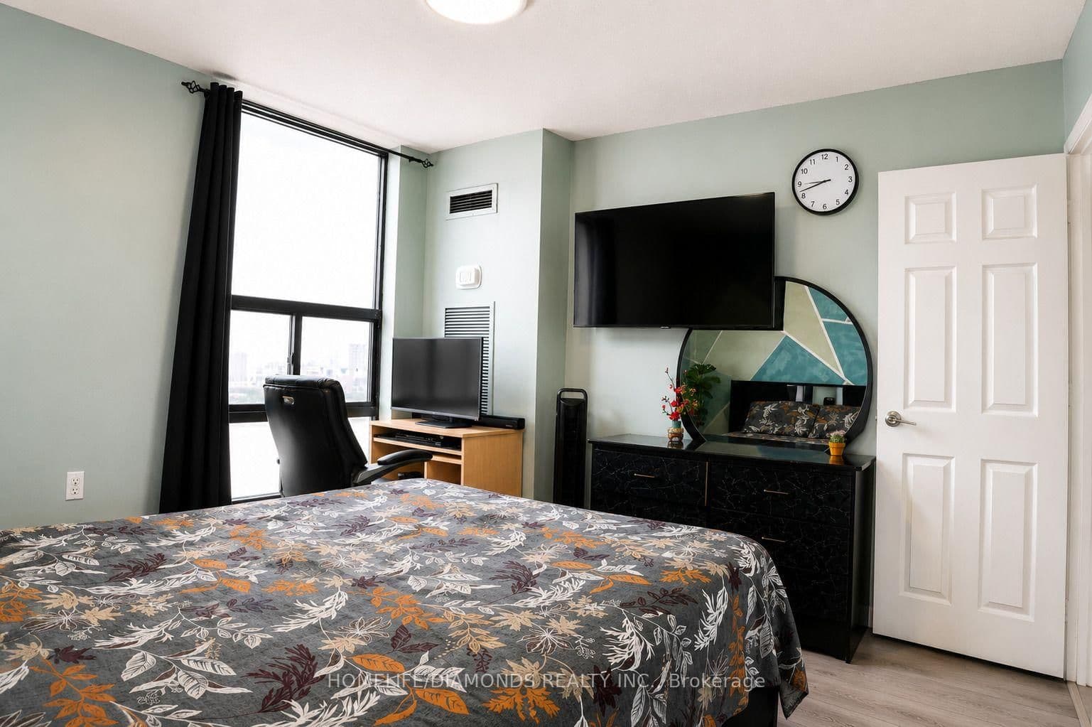 18 Knightsbridge Road, Unit 1411 thumbnail 10