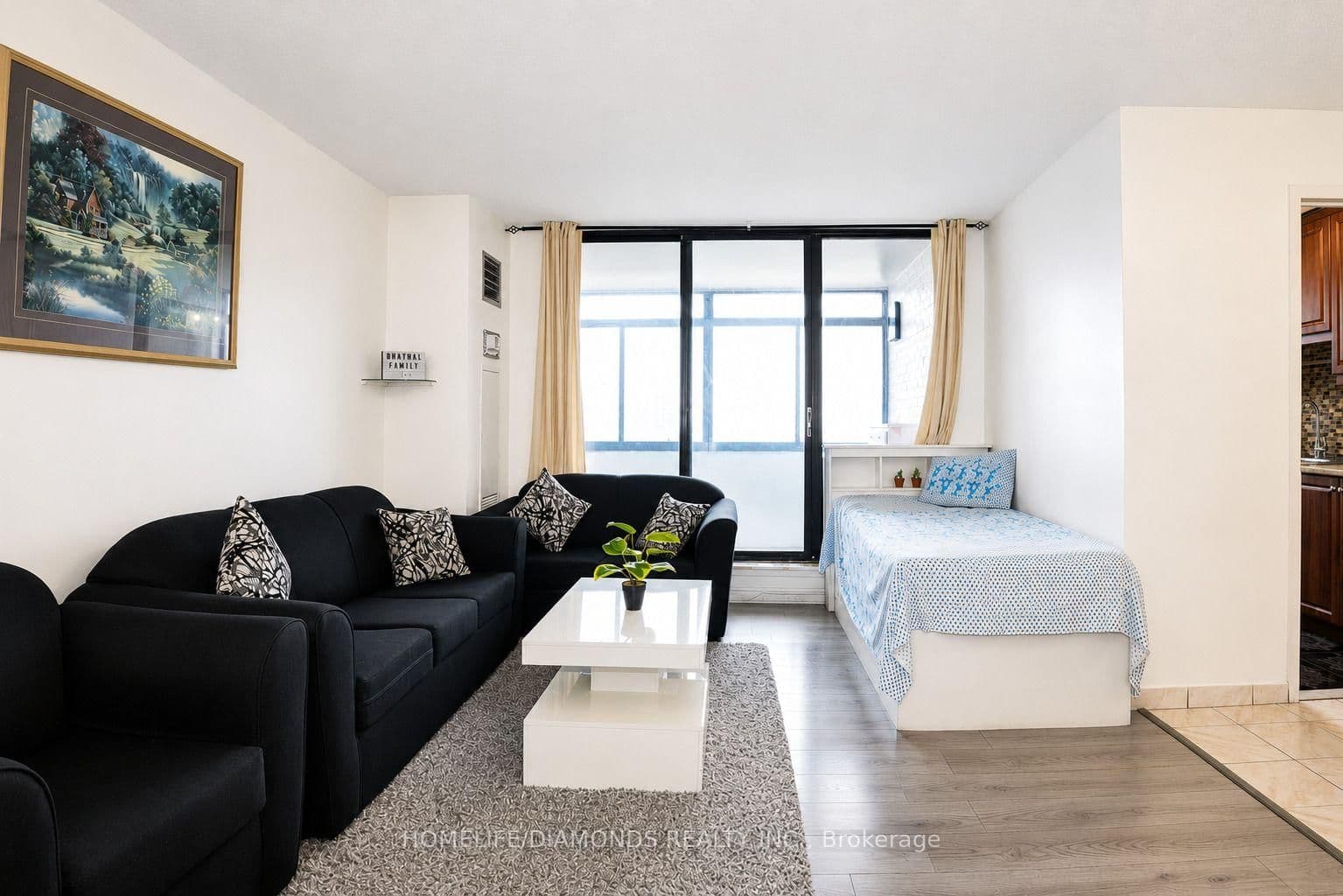 18 Knightsbridge Road, Unit 1411 thumbnail 2