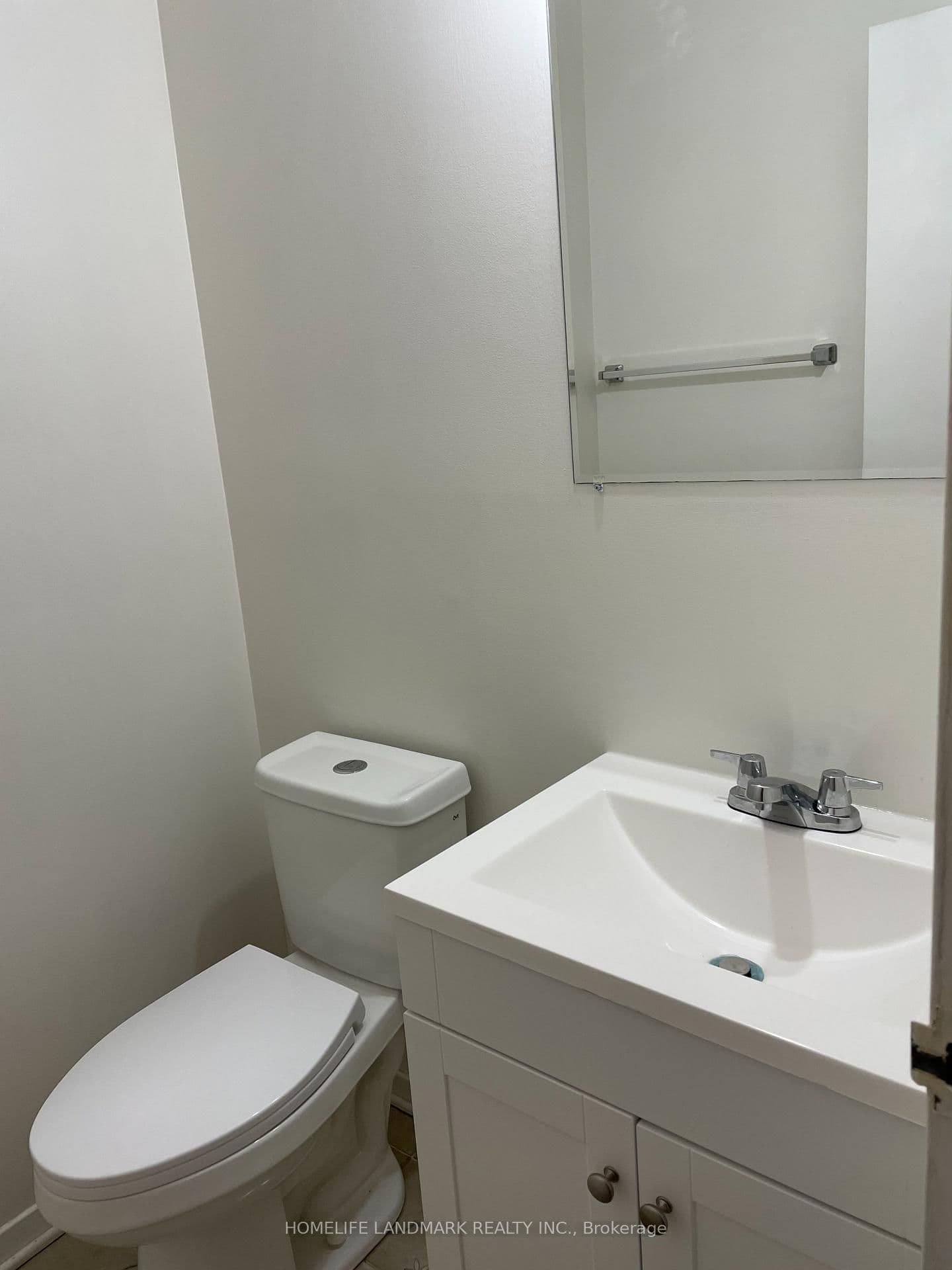 3025 the credit woodlands, Unit 307 thumbnail 2