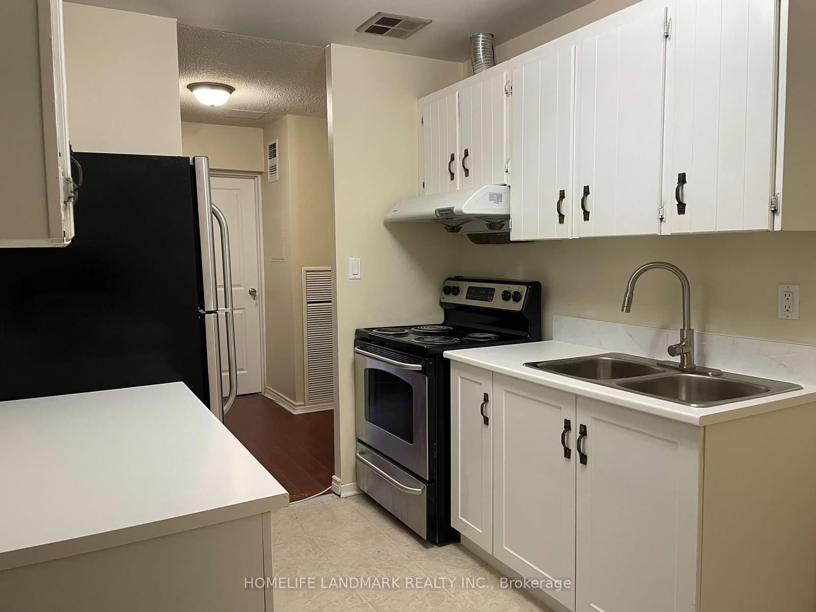 3025 the credit woodlands, Unit 307 thumbnail 5