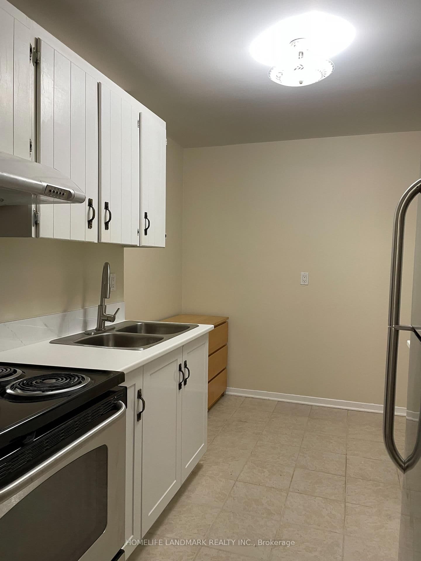 3025 the credit woodlands, Unit 307 thumbnail 6