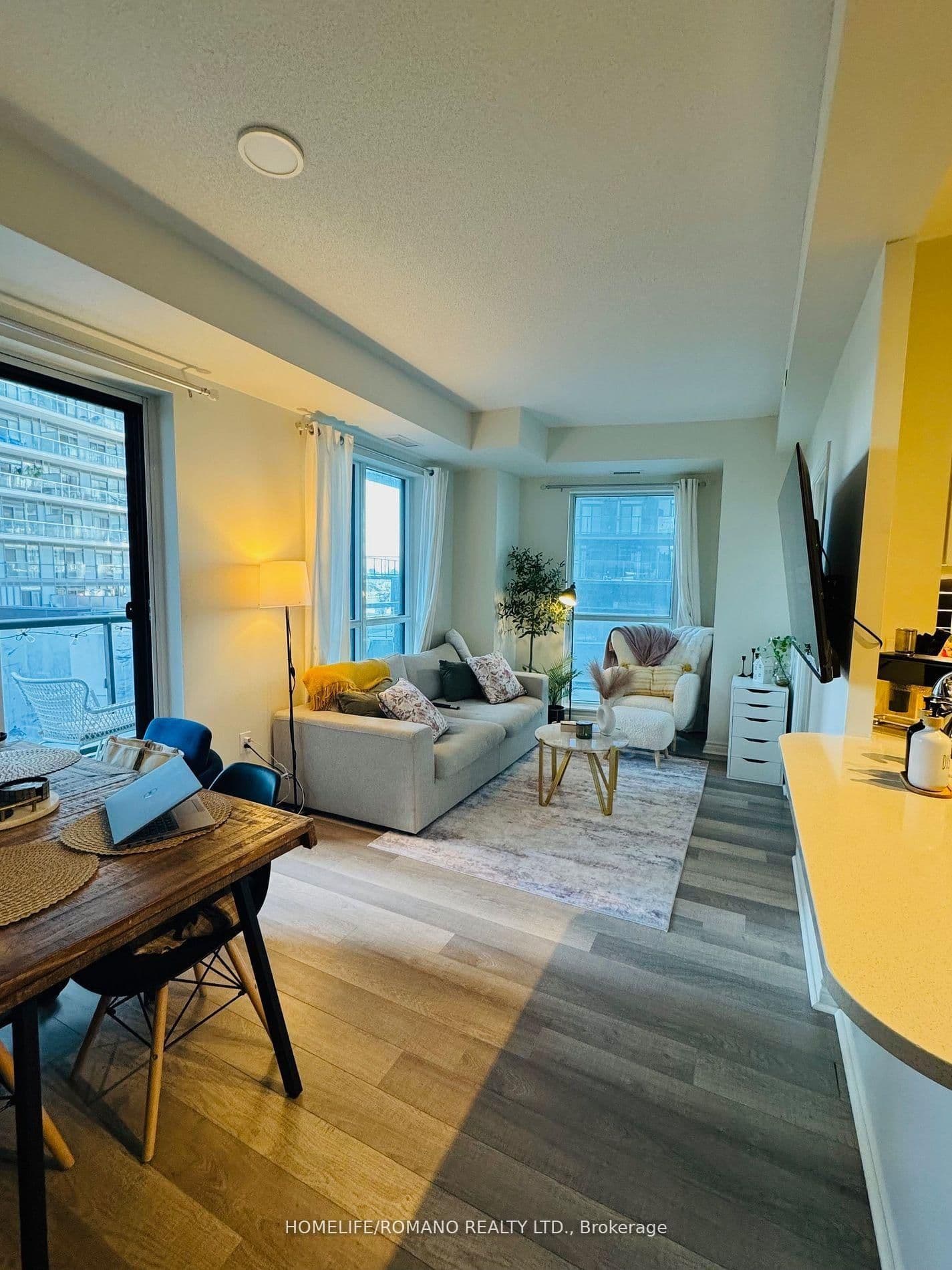 #605 - 39 Annie Craig Drive