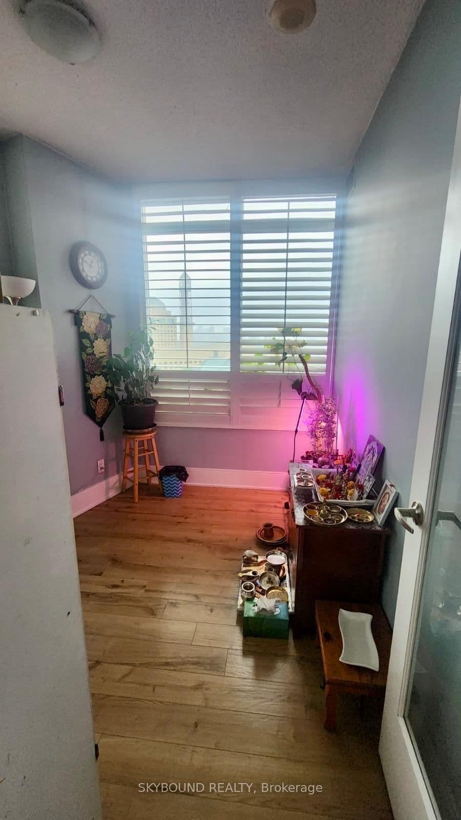 330 Burnhamthorpe Road W, Unit 1404 thumbnail 10