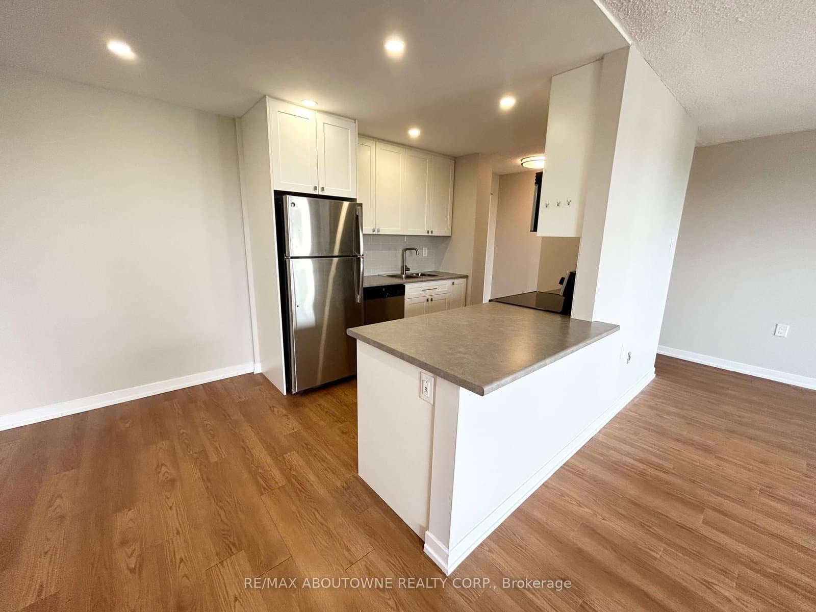 82 Millside Drive, Unit 904 thumbnail 3