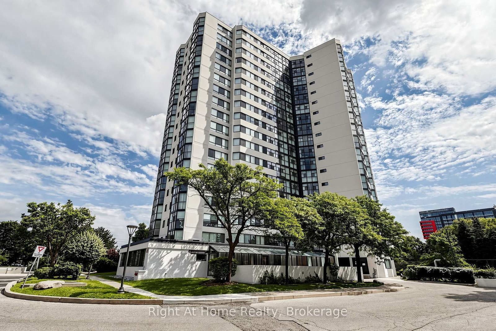 1360 Rathburn Road E, Unit 1509 thumbnail 3