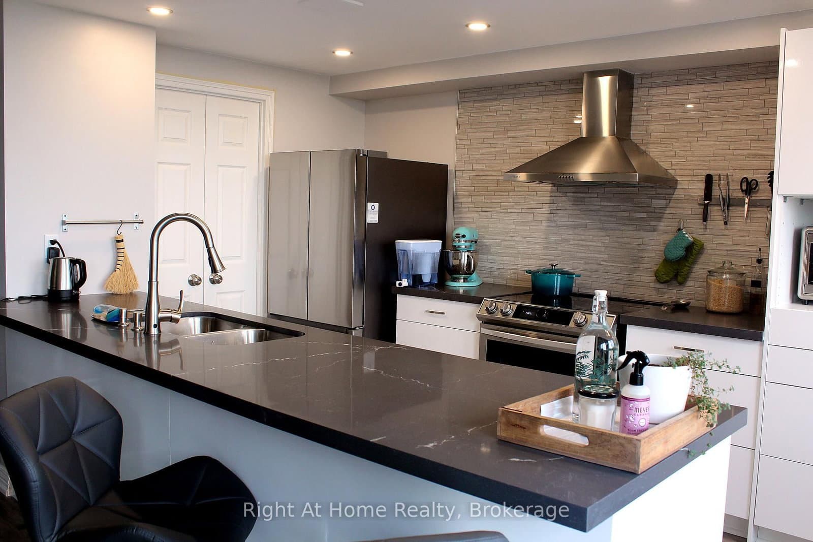 1360 Rathburn Road E, Unit 1509 thumbnail 35