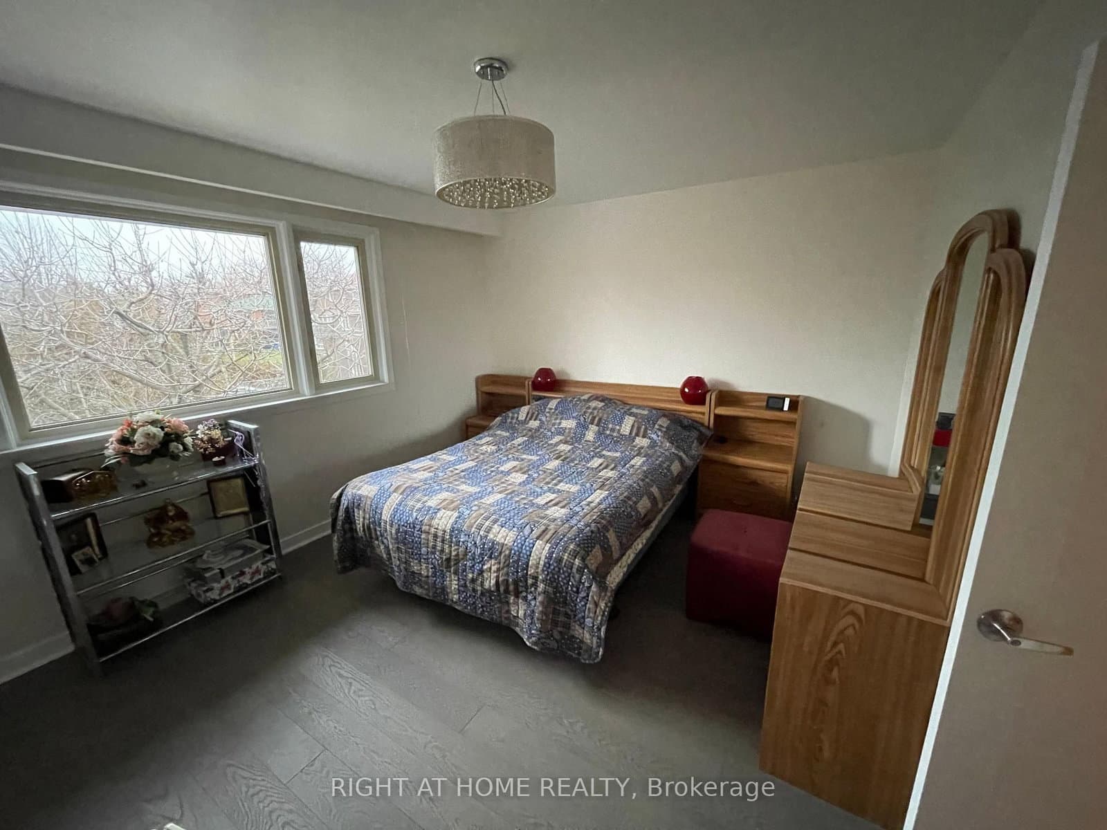 258 La Rose Avenue thumbnail 14
