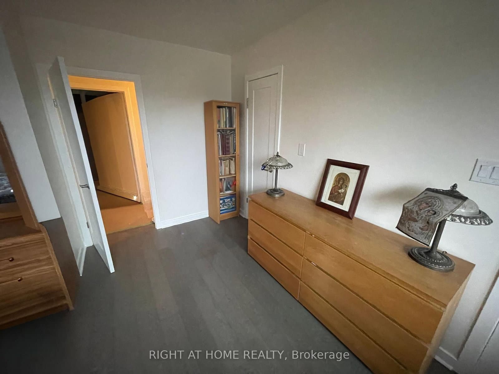 258 La Rose Avenue thumbnail 16