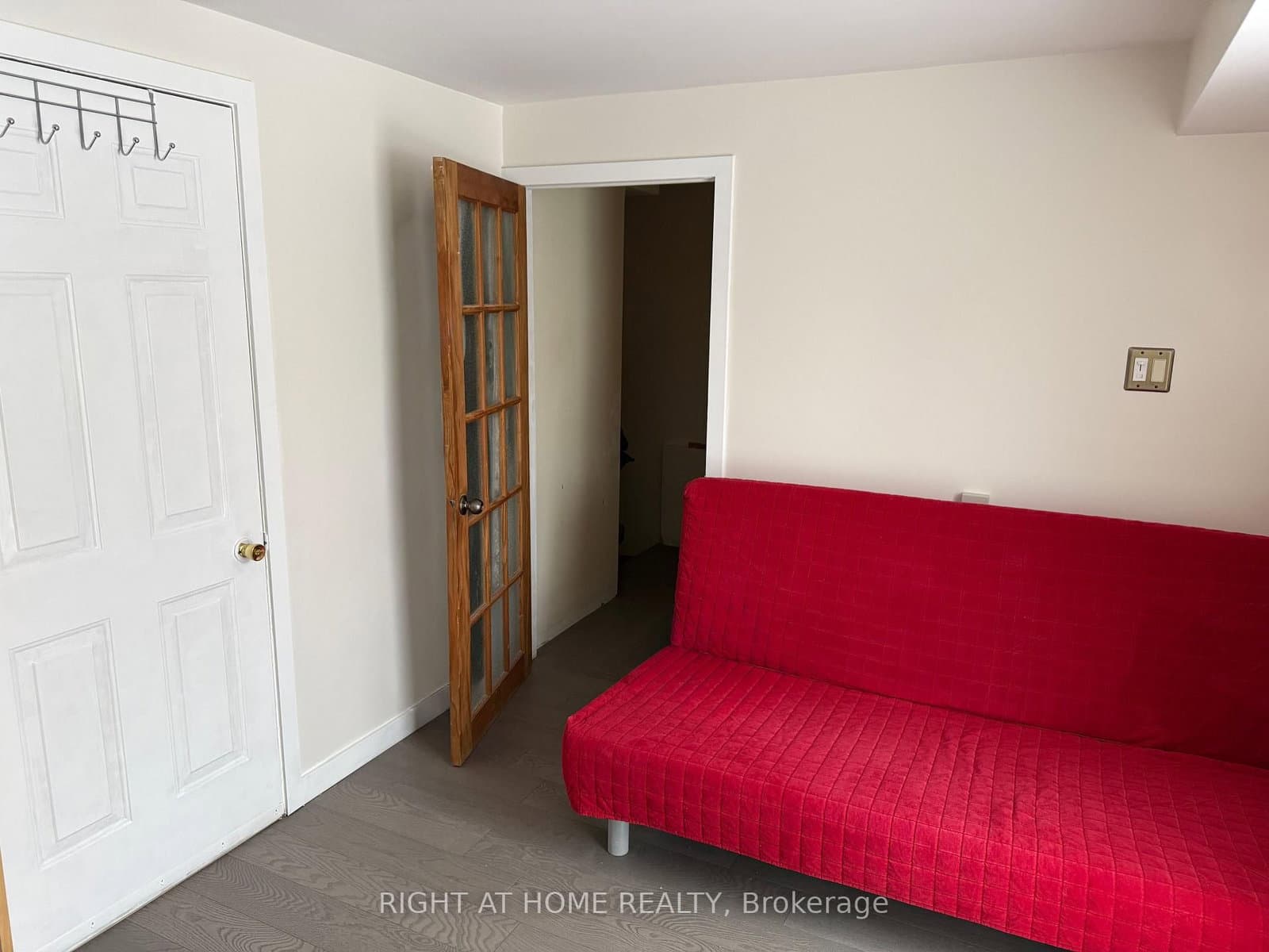 258 La Rose Avenue thumbnail 29
