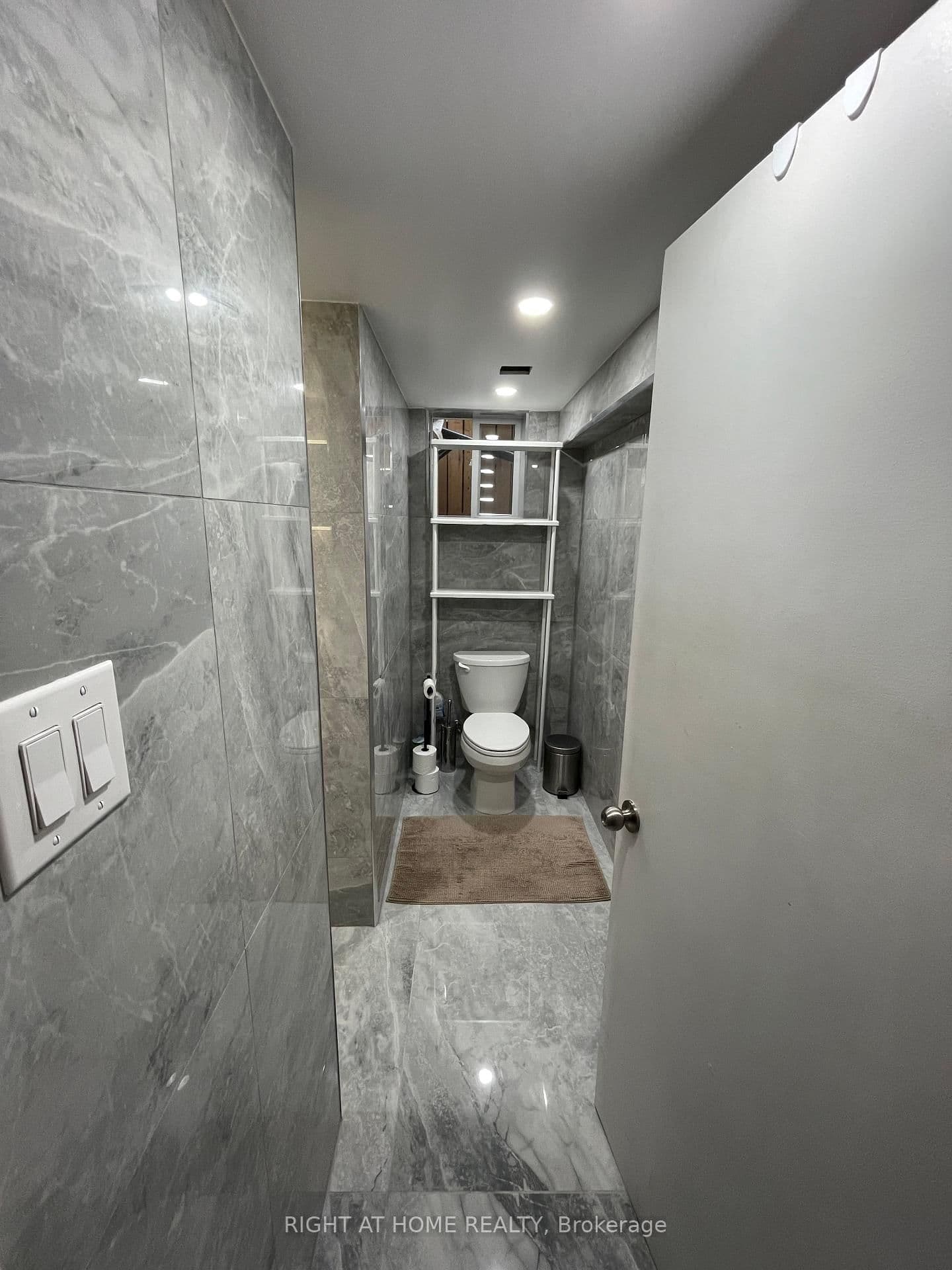 258 La Rose Avenue thumbnail 30