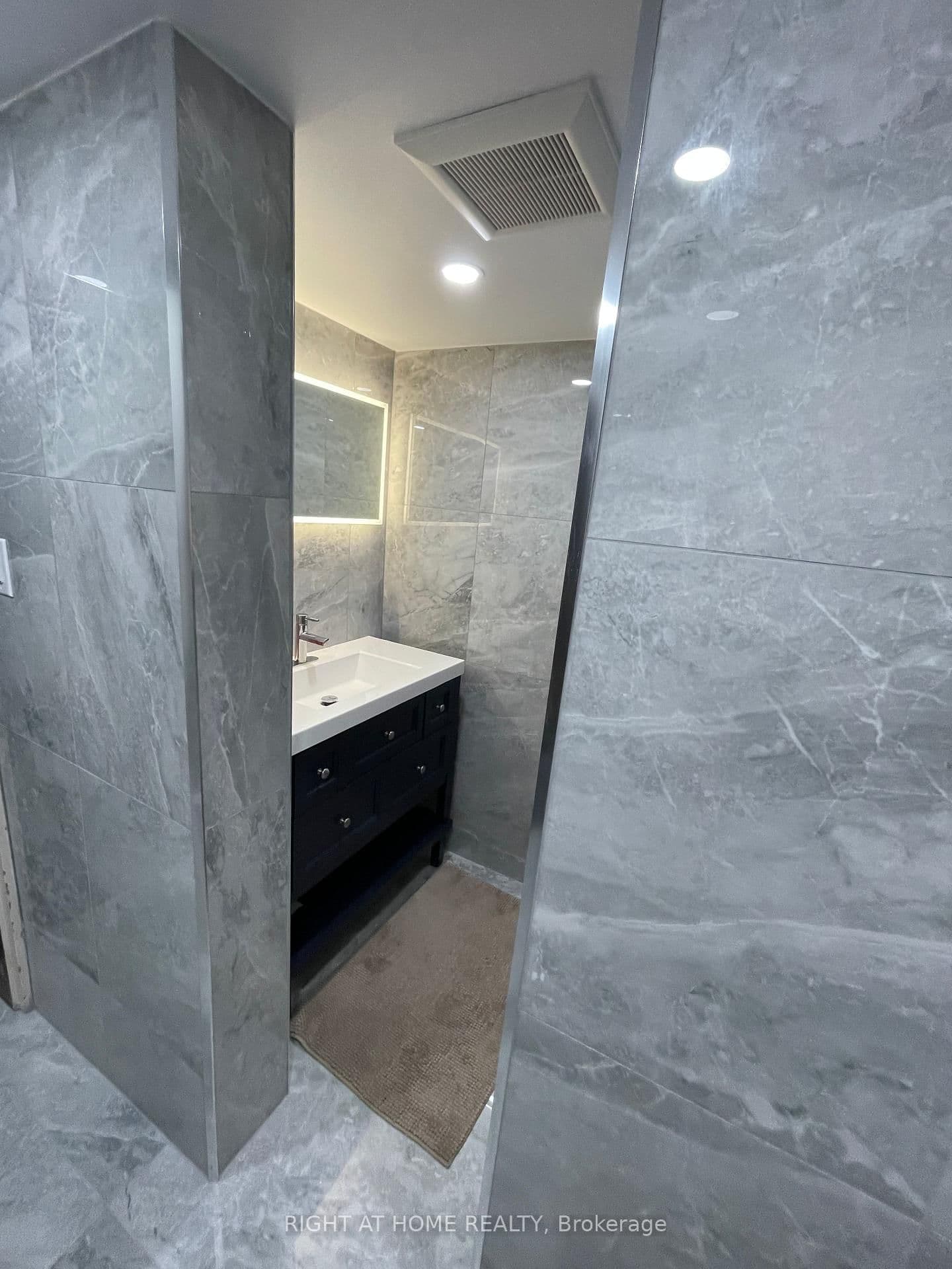 258 La Rose Avenue thumbnail 31