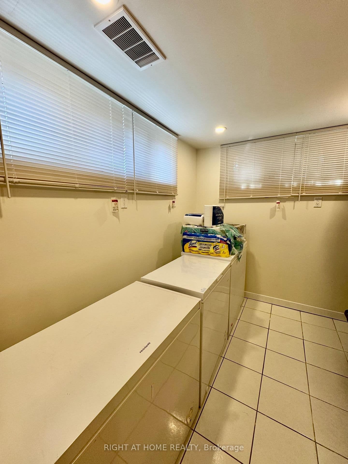 258 La Rose Avenue thumbnail 34
