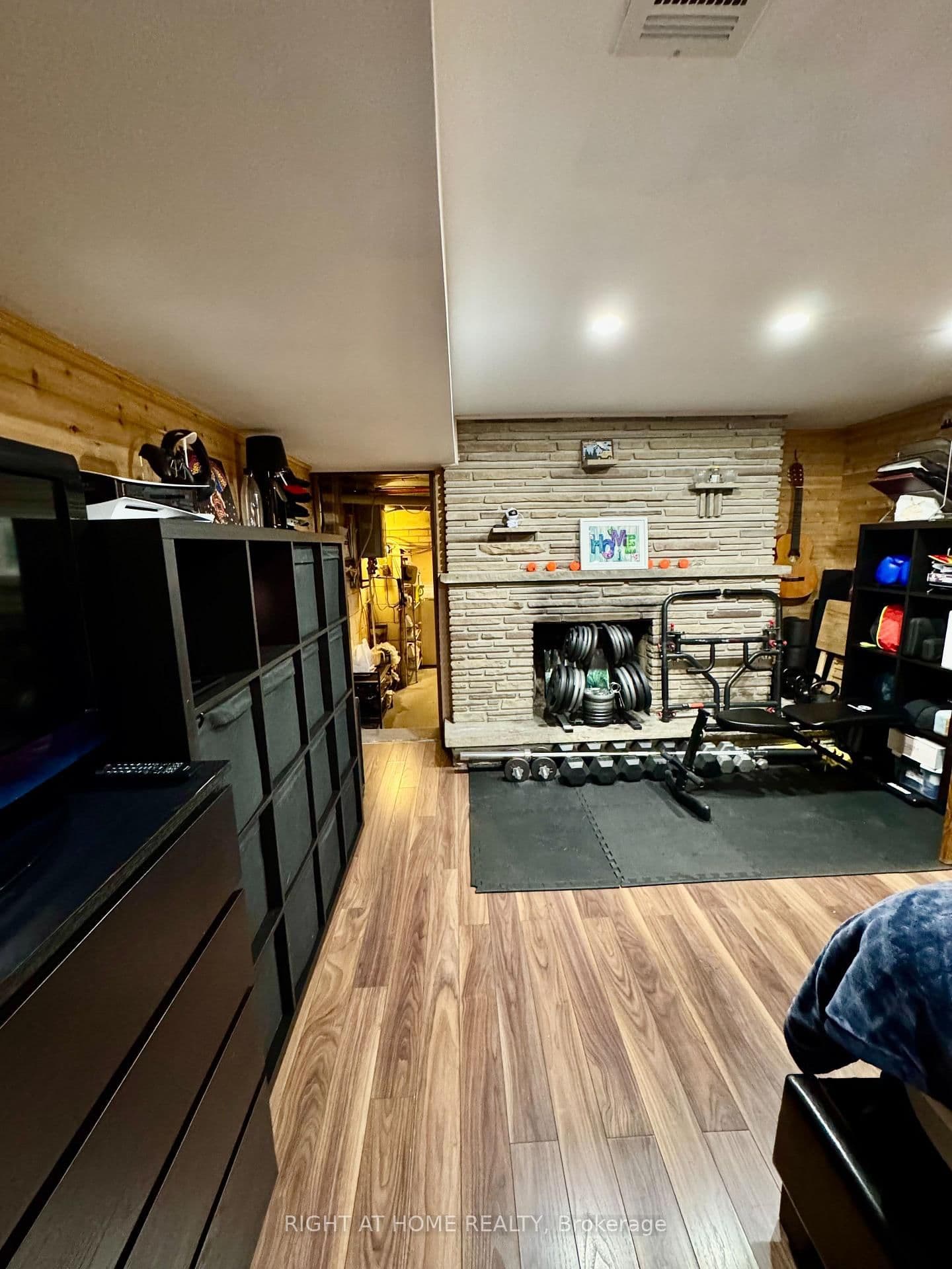 258 La Rose Avenue thumbnail 35