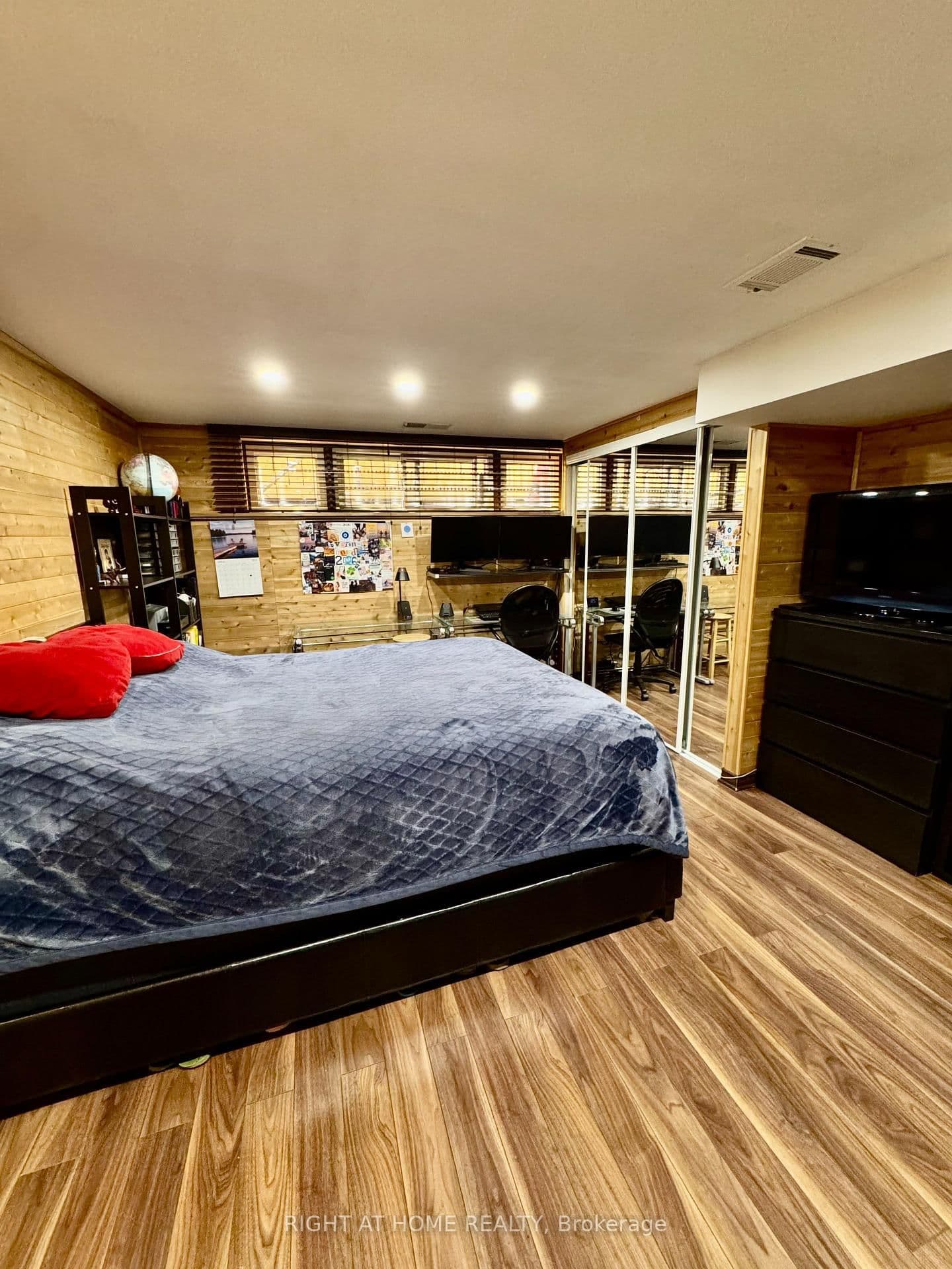 258 La Rose Avenue thumbnail 36