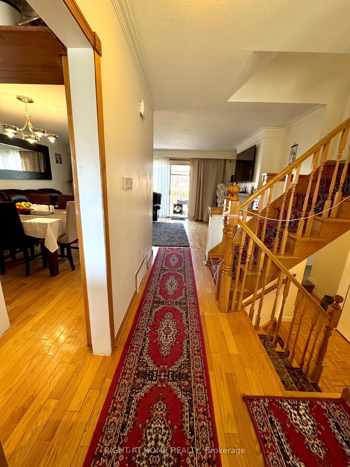 258 La Rose Avenue thumbnail 9