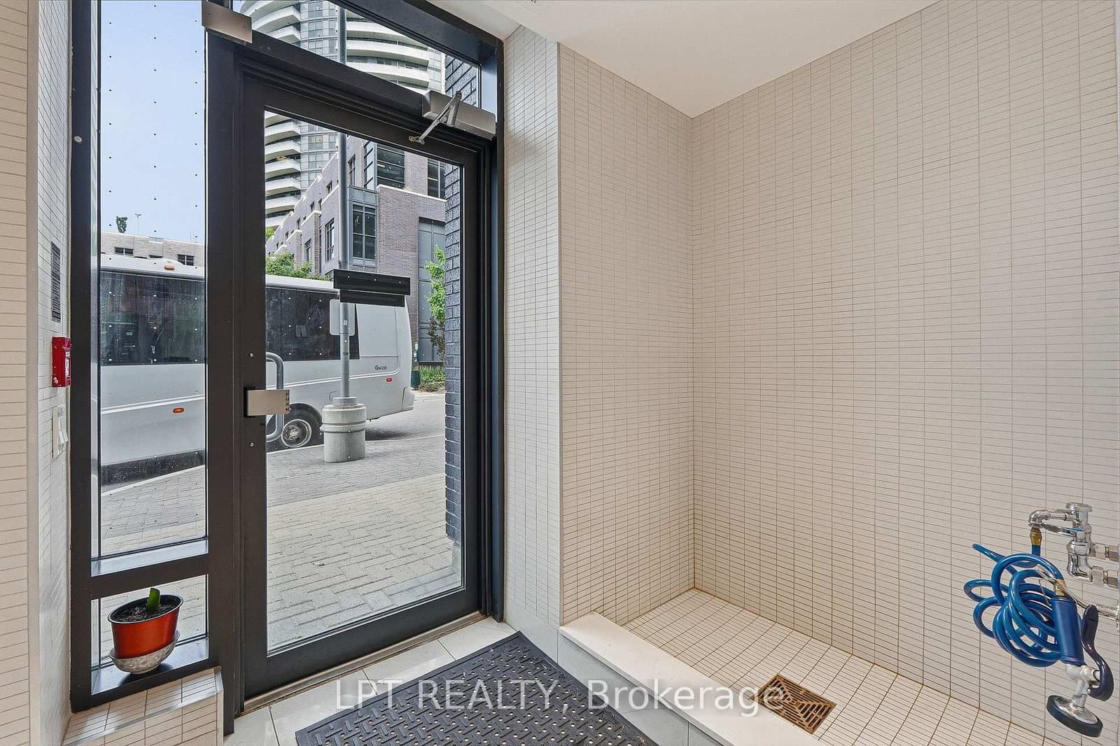10 Gibbs Road, Unit 709 thumbnail 27