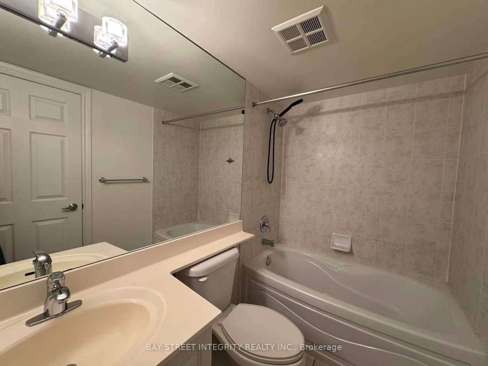 3888 Duke Of York Boulevard, Unit 2328 thumbnail 6