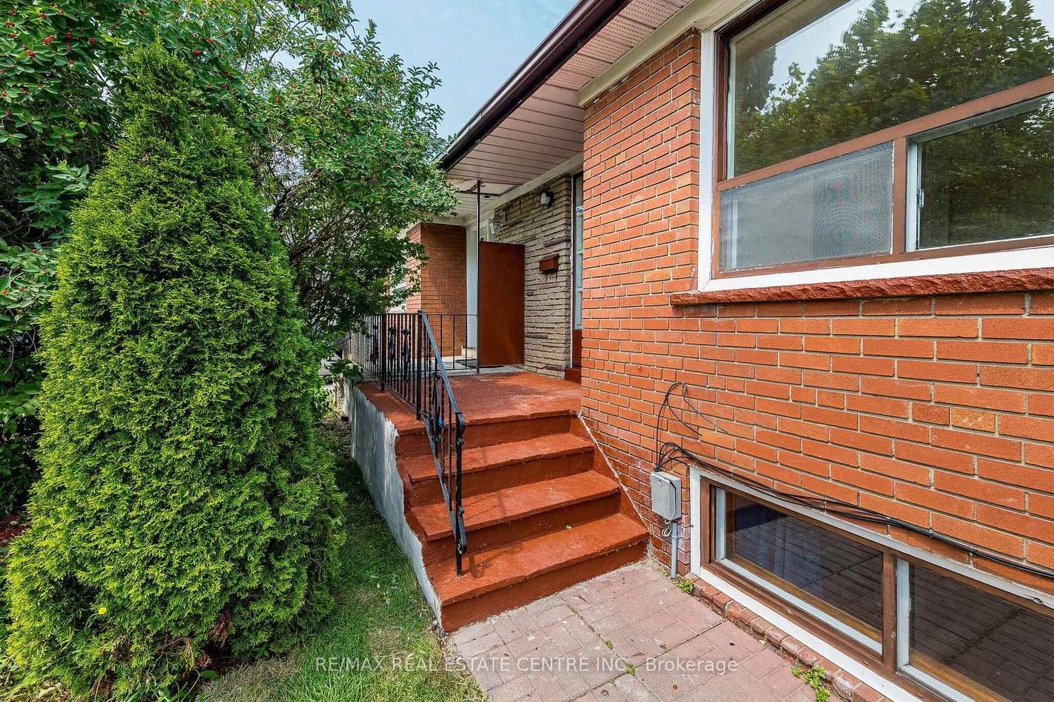 7053 Harwick Drive thumbnail 4