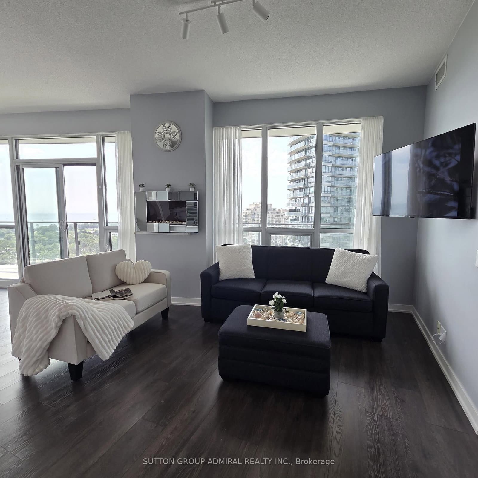 2212 Lake Shore Boulevard W, Unit 1803 thumbnail 10