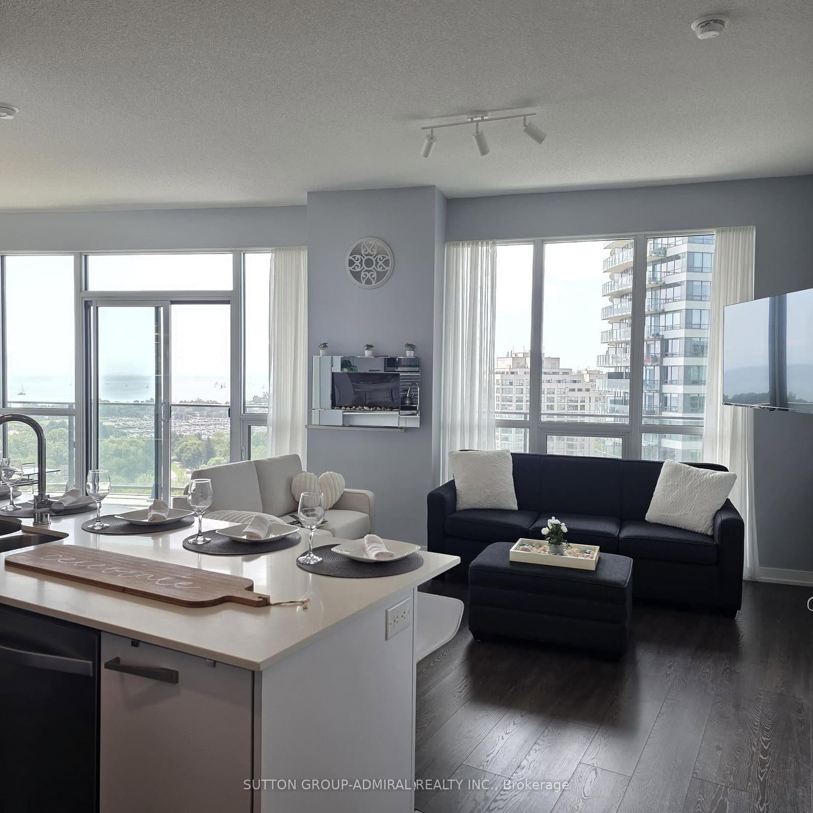 2212 Lake Shore Boulevard W, Unit 1803 thumbnail 9