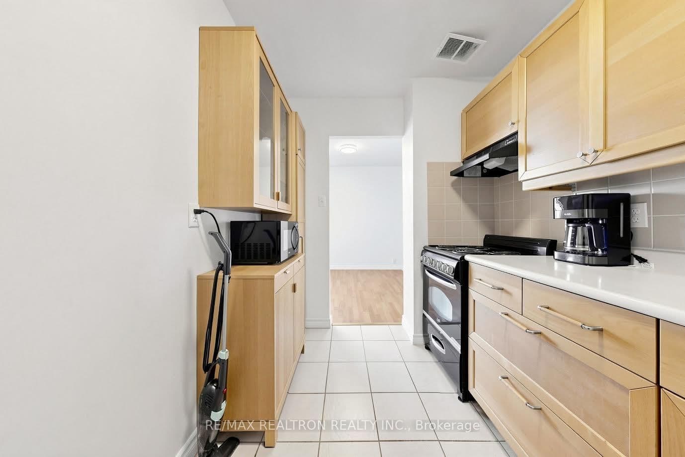 3145 Queen Frederica Drive, Unit 706 thumbnail 4