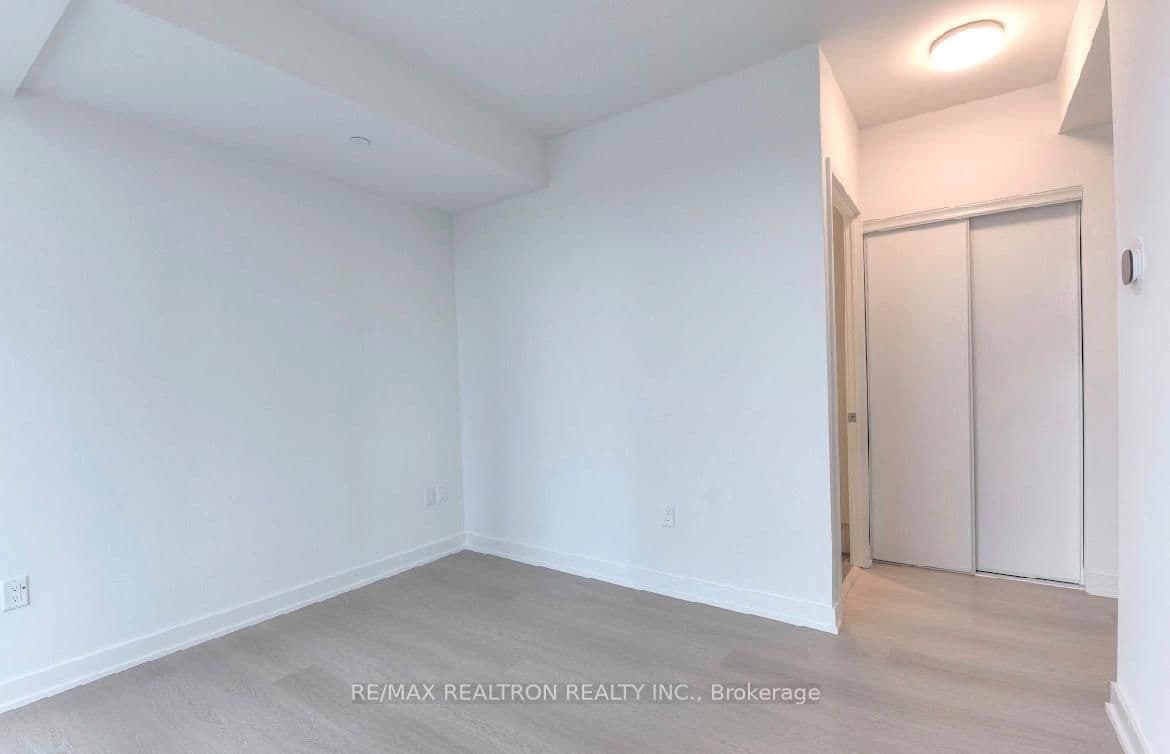 448 Burnhamthorpe Road W, Unit 811 thumbnail 11
