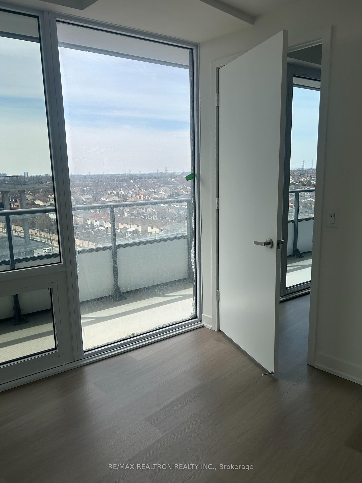 448 Burnhamthorpe Road W, Unit 811 thumbnail 12