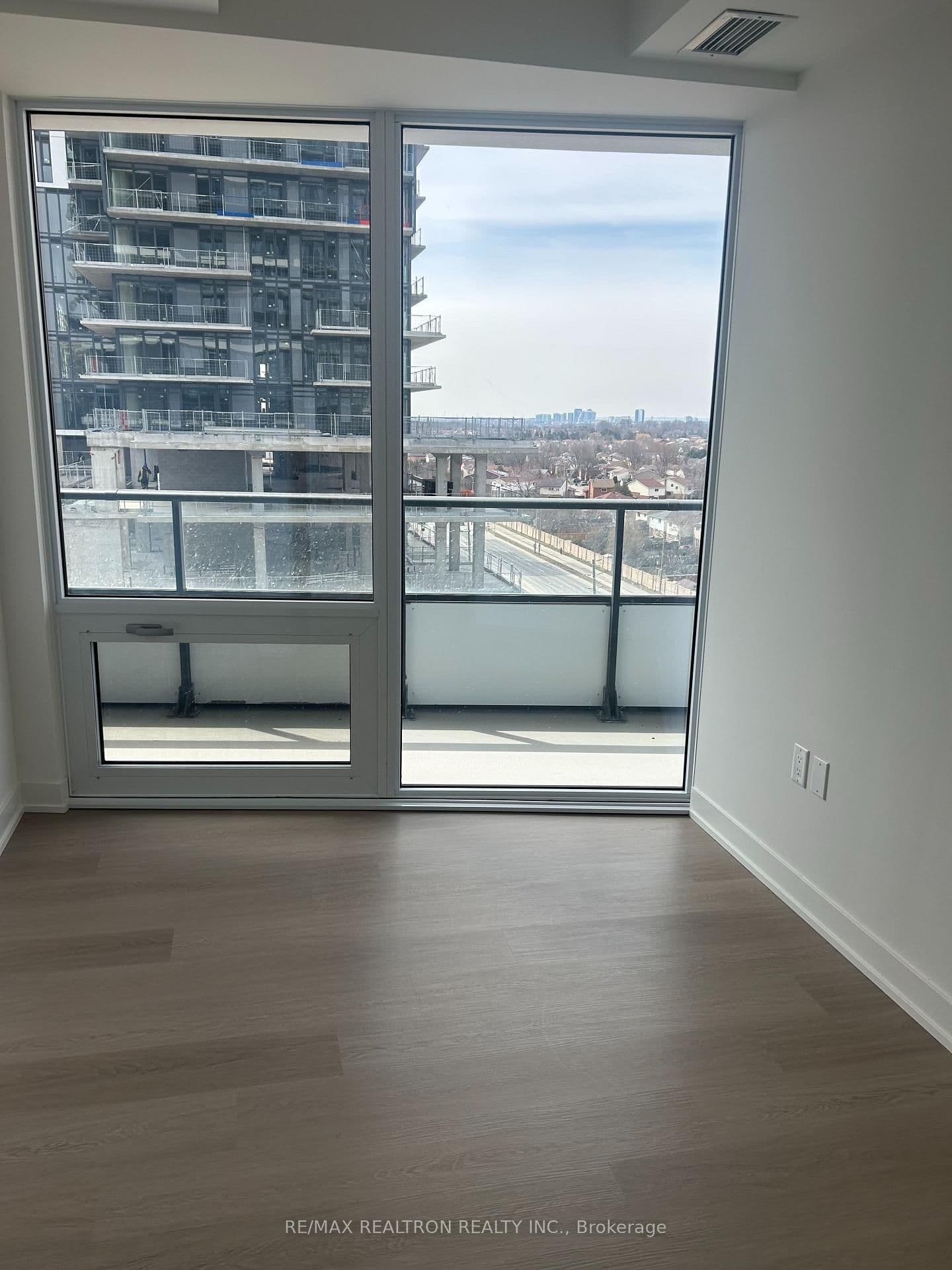 448 Burnhamthorpe Road W, Unit 811 thumbnail 13