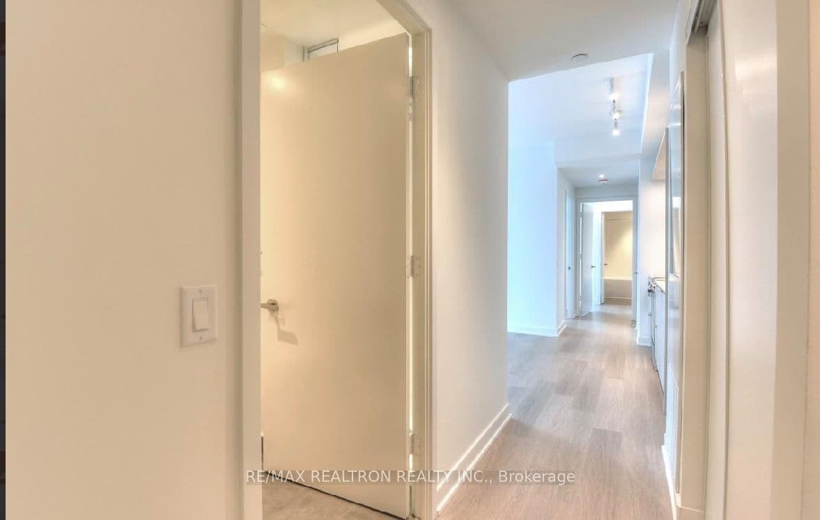 448 Burnhamthorpe Road W, Unit 811 thumbnail 15